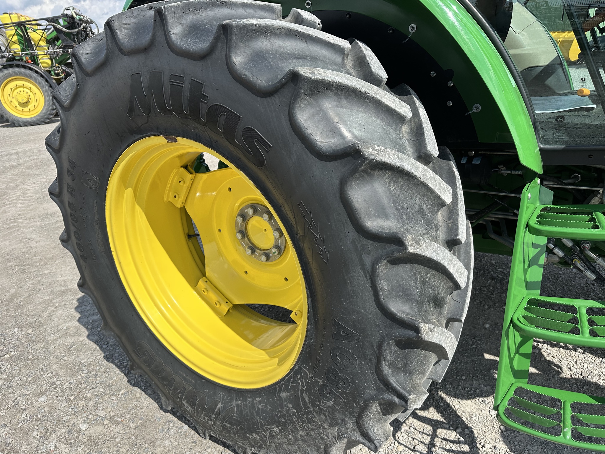 2023 John Deere 6120E Image 9