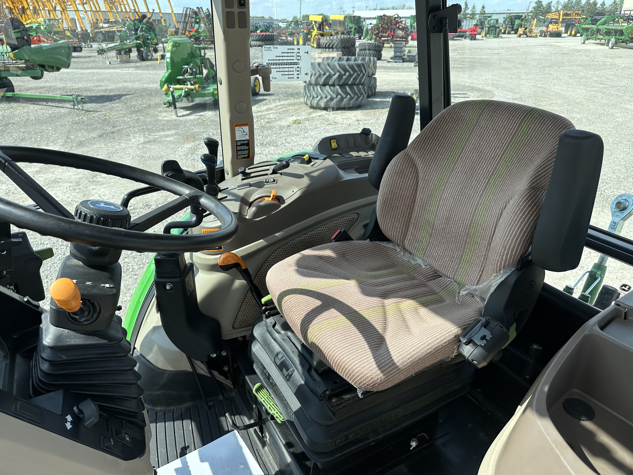 2023 John Deere 6120E Image 25