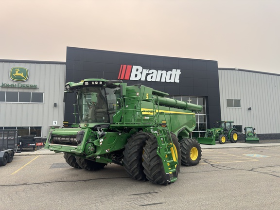 Photo of a 2025 John Deere X9 1000