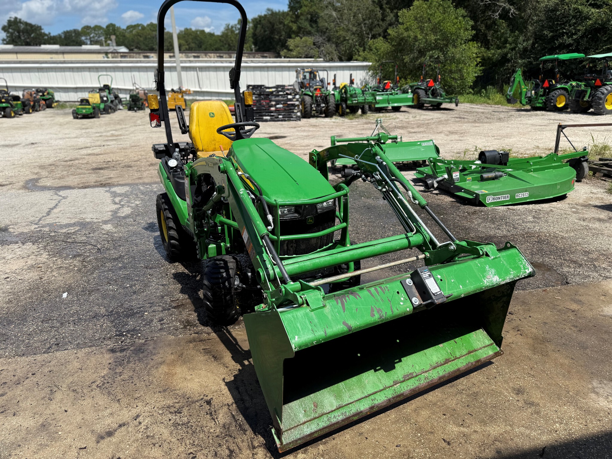 2023 John Deere 1025R Image 4