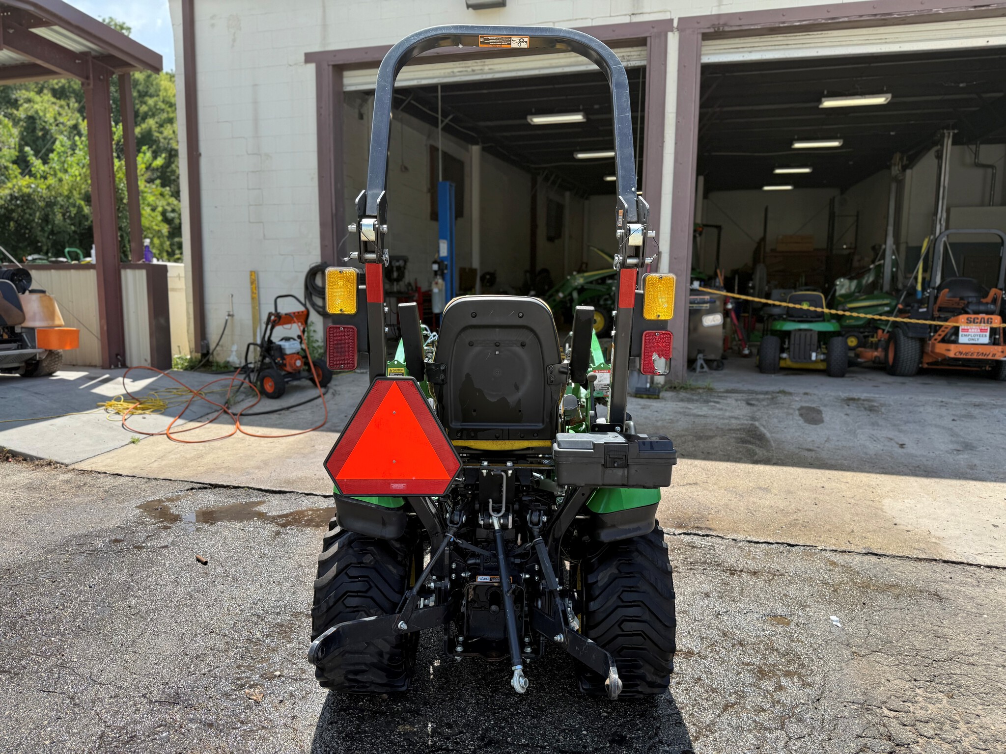 2023 John Deere 1025R Image 7