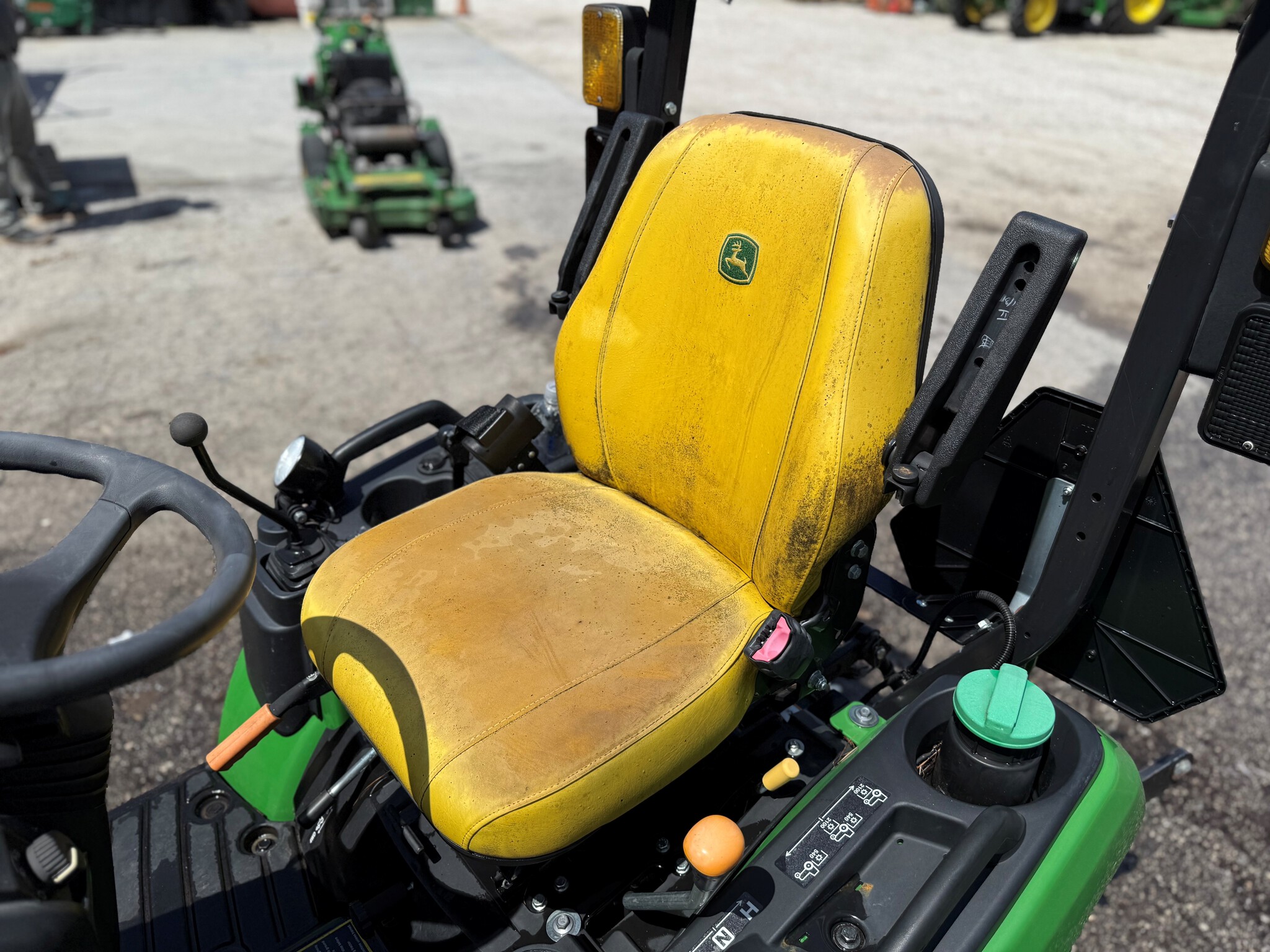 2023 John Deere 1025R Image 10
