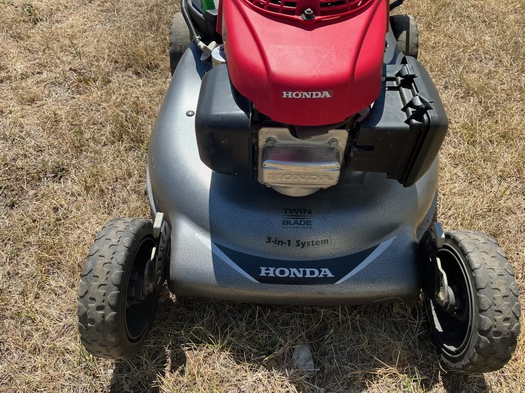 2018 Honda HRR216 Image 2