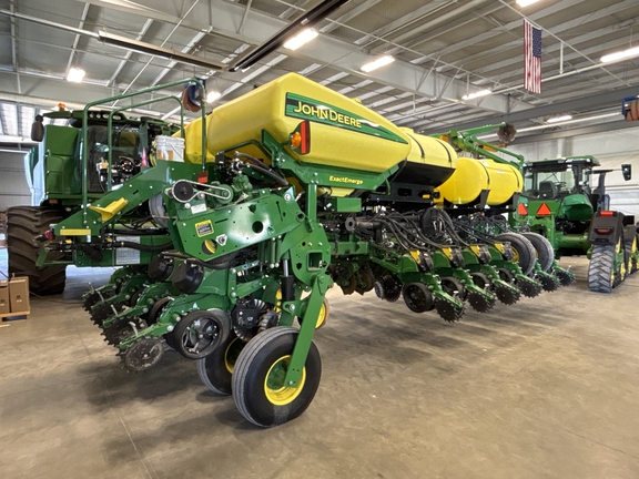 Used 2016 John Deere 1775NT Planters: Drawn at Koenig Equipment in Greenville, OH - Photo2