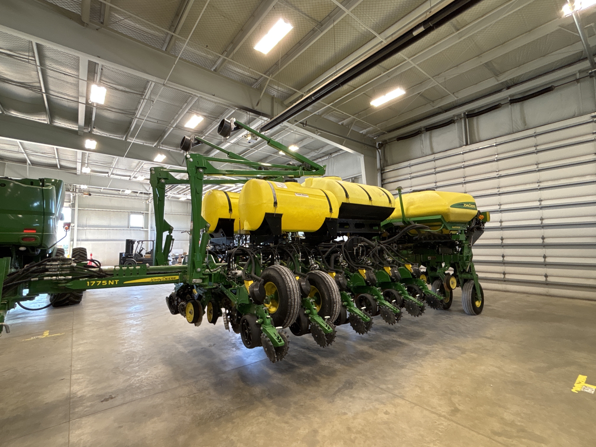 Used 2016 John Deere 1775NT Planters: Drawn at Koenig Equipment in Greenville, OH - PhotoXL6