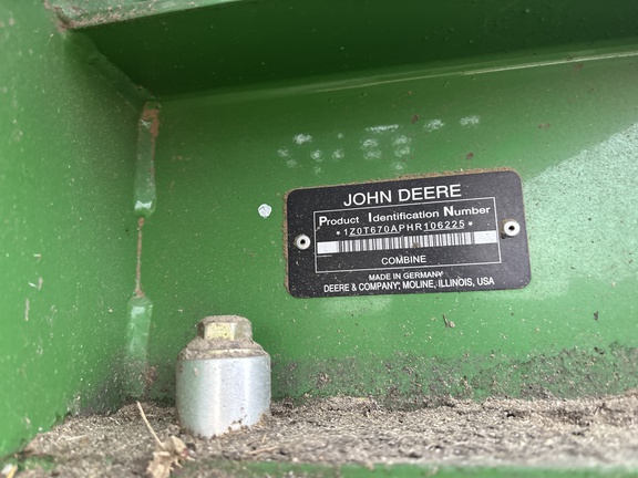 Used 2017 John Deere T670 Combines at Horizon Ag & Turf in Lloydminster, AB - Photo8