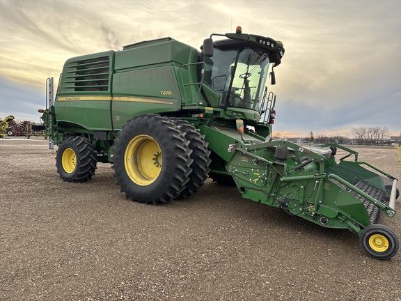 John Deere T670