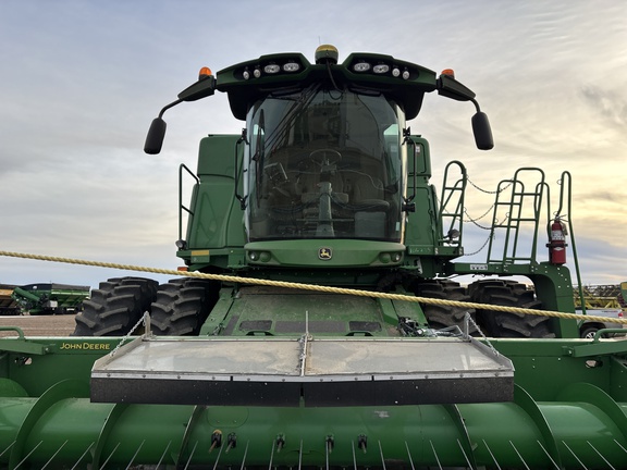 Used 2017 John Deere T670 Combines at Horizon Ag & Turf in Lloydminster, AB - Photo18