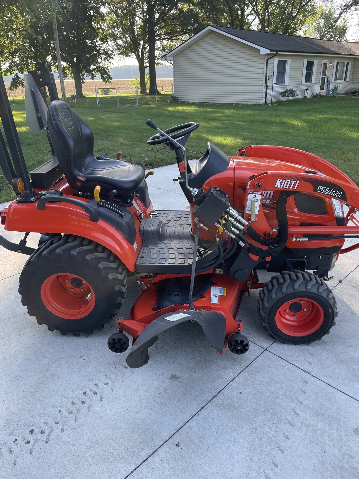 2018 Kioti CS2510 Image 2