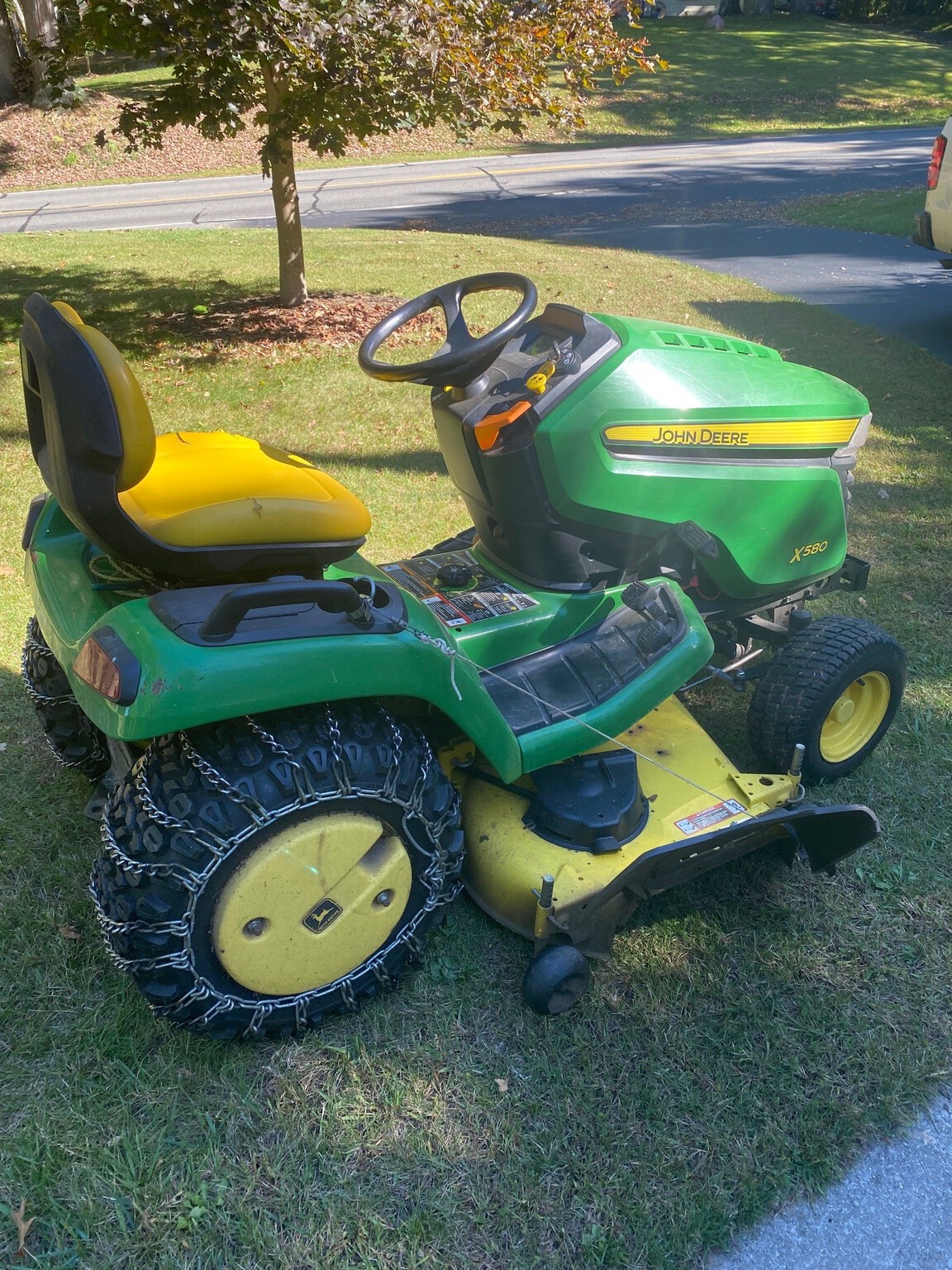 2016 John Deere X580 Image 1