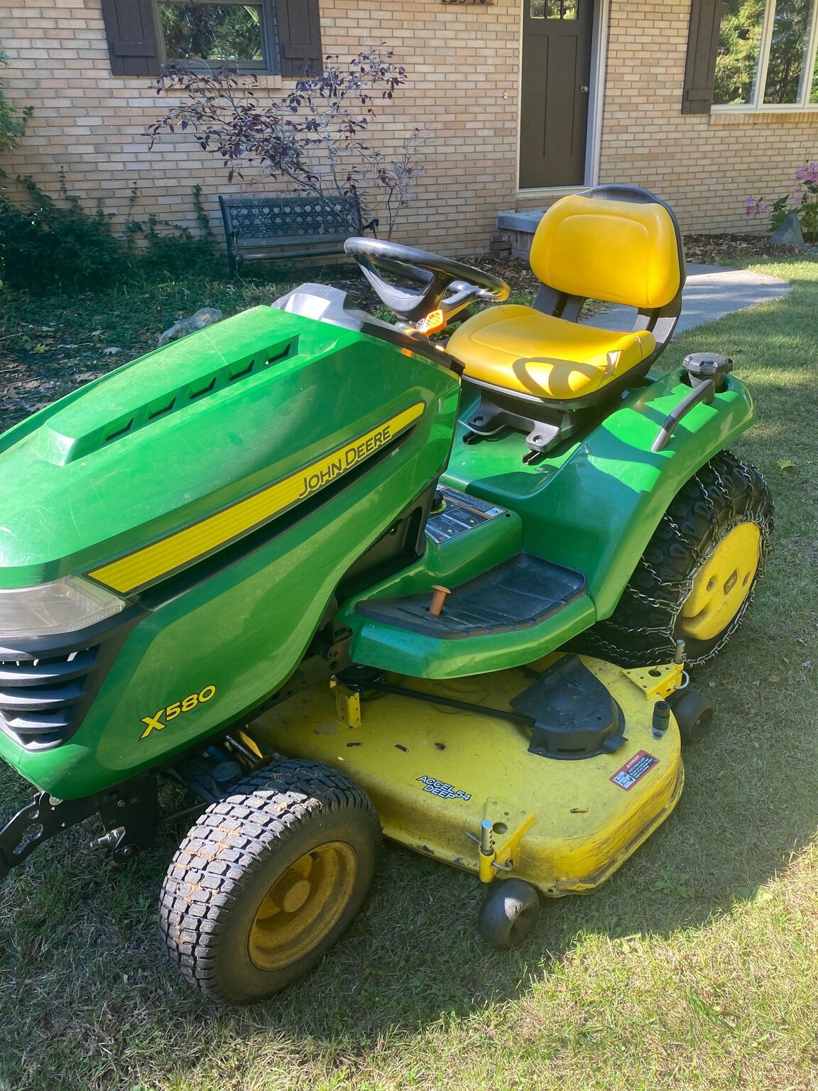 2016 John Deere X580 Image 4
