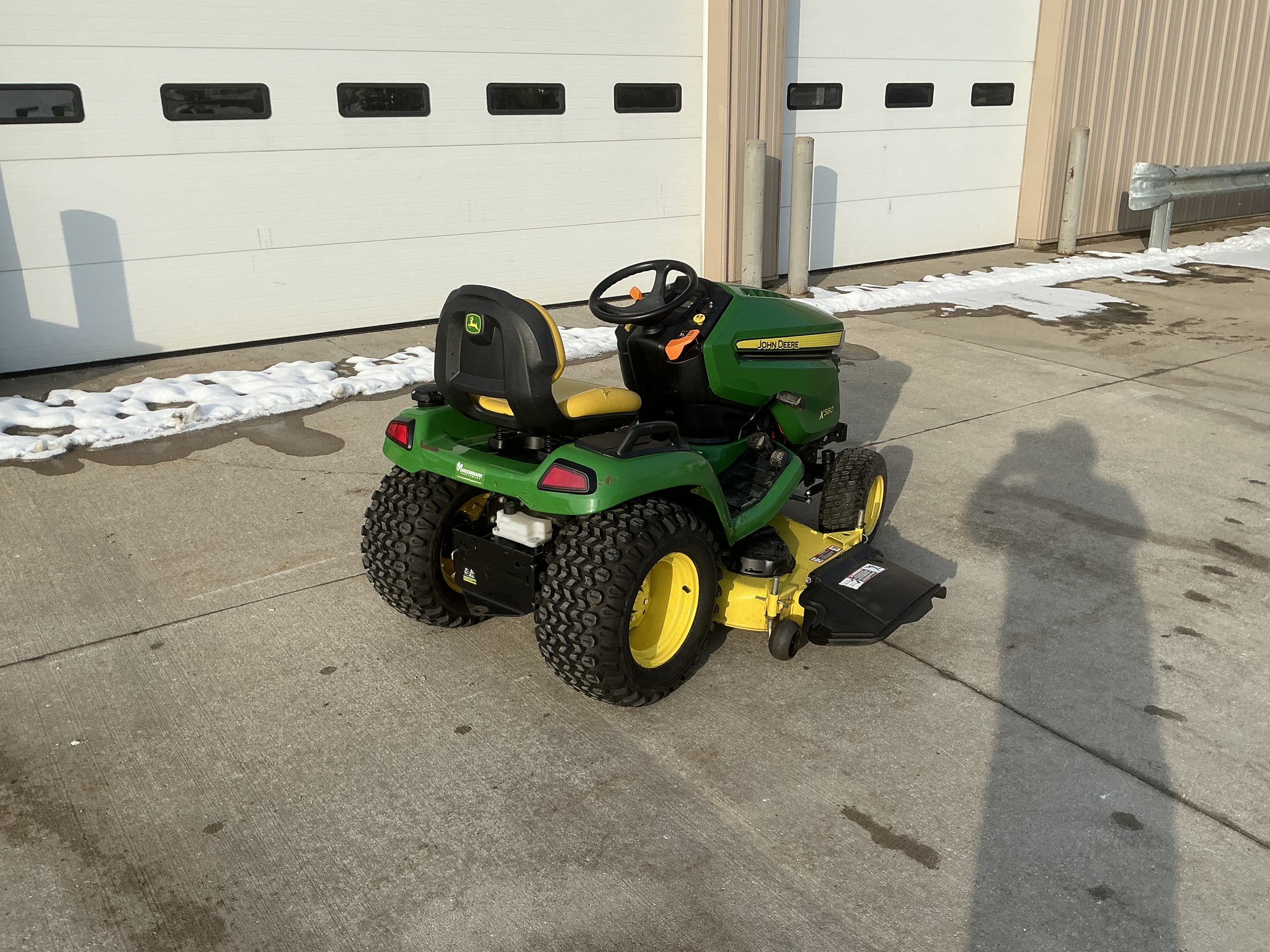 2016 John Deere X580 Image 4