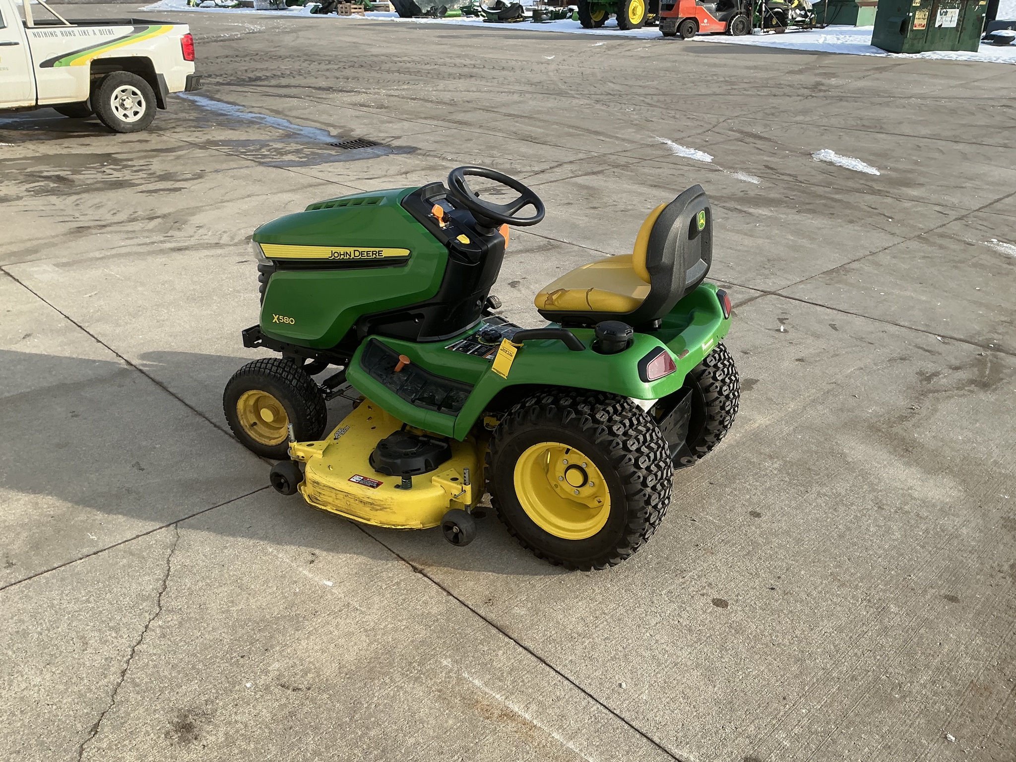 2016 John Deere X580 Image 3