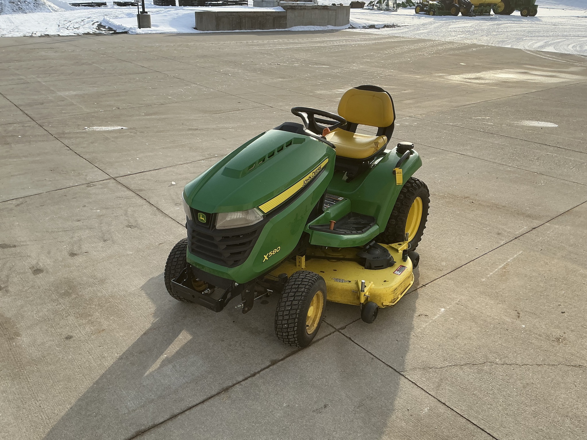 2016 John Deere X580 Image 2