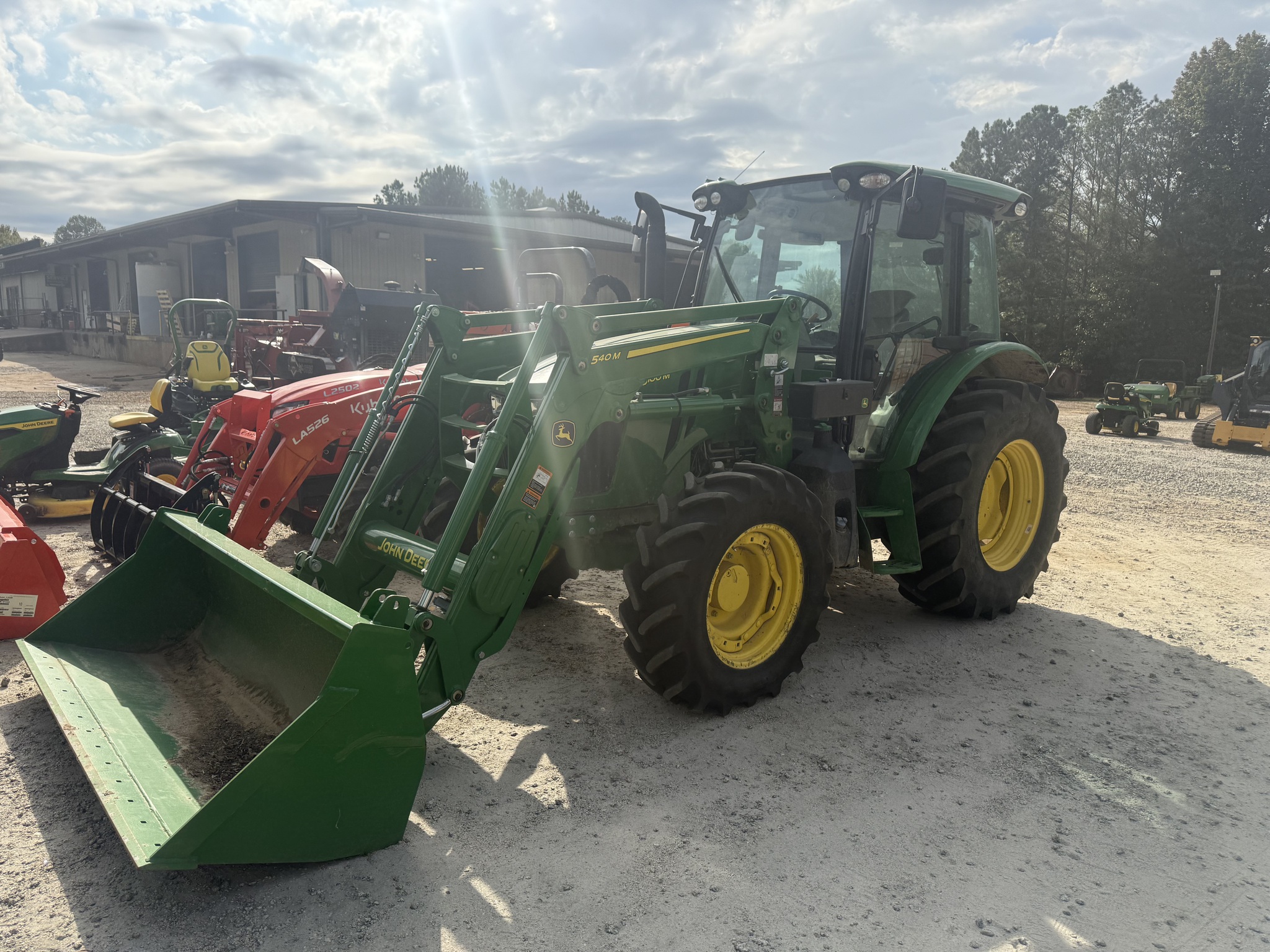2022 John Deere 5100M Image 1