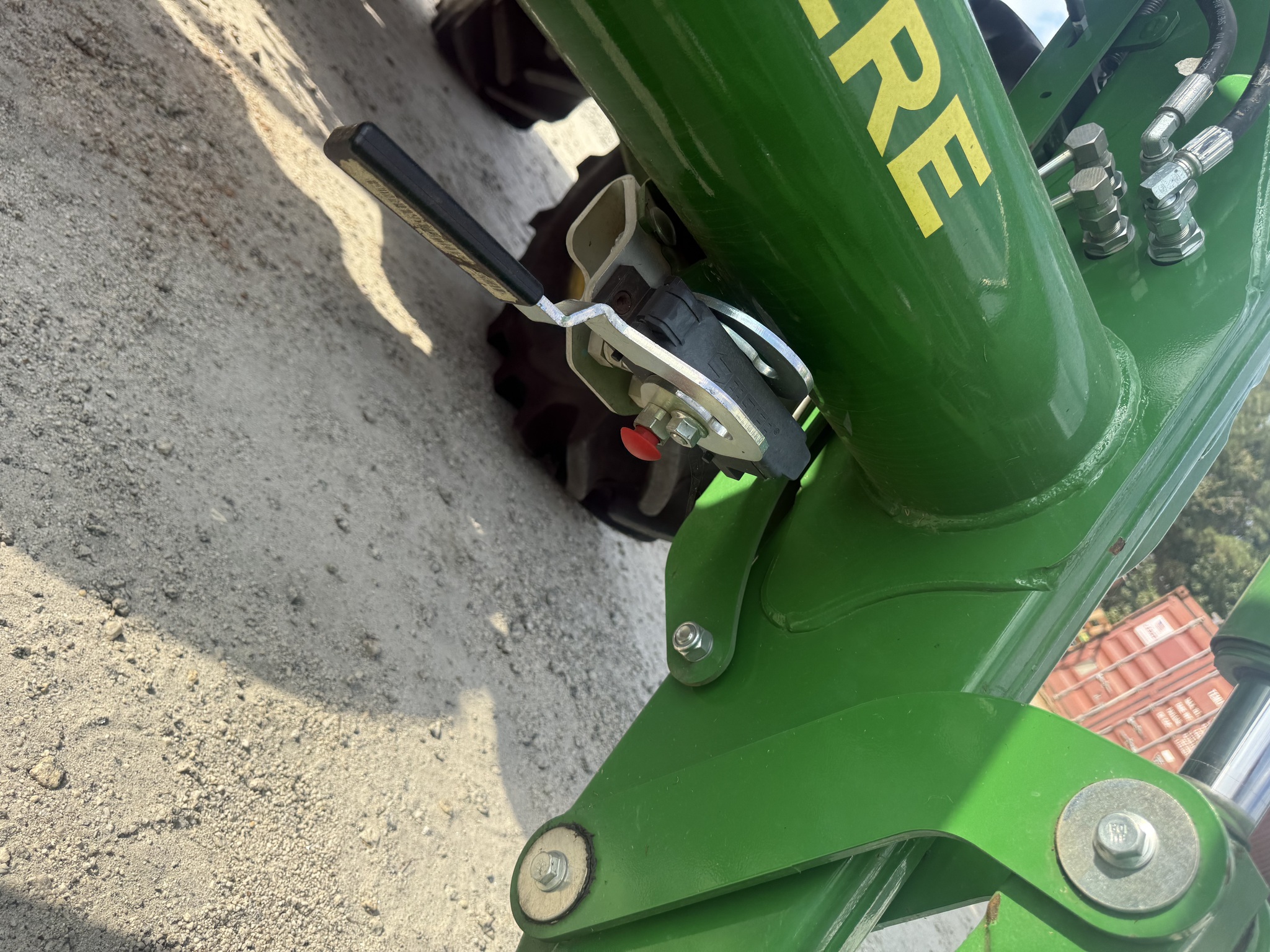 2022 John Deere 5100M Image 3