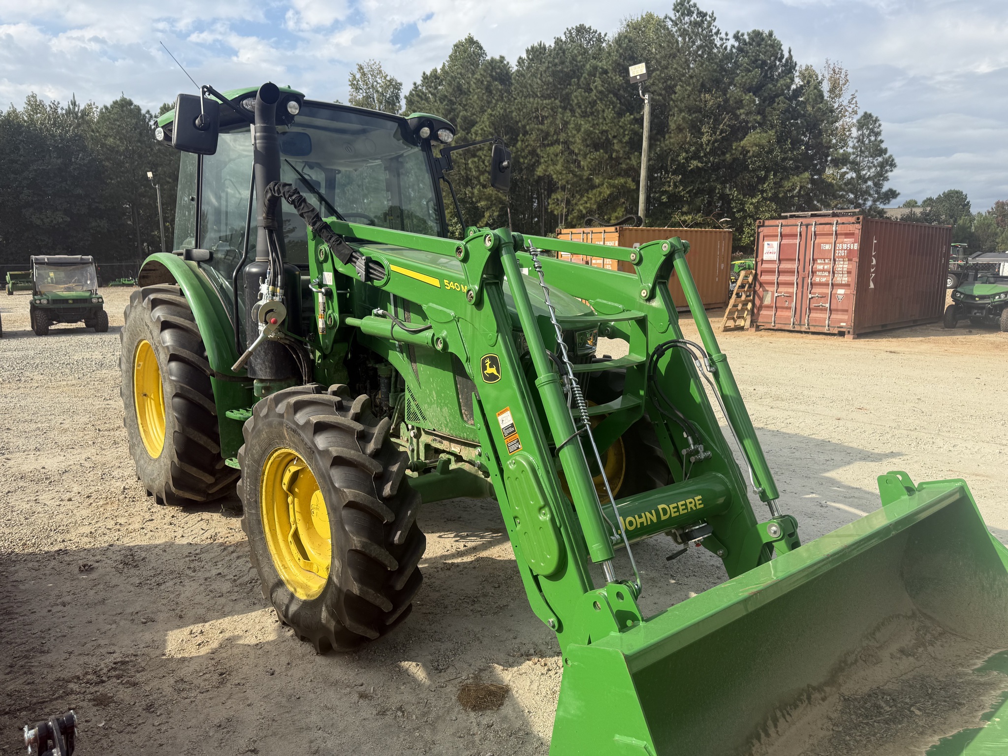 2022 John Deere 5100M Image 4