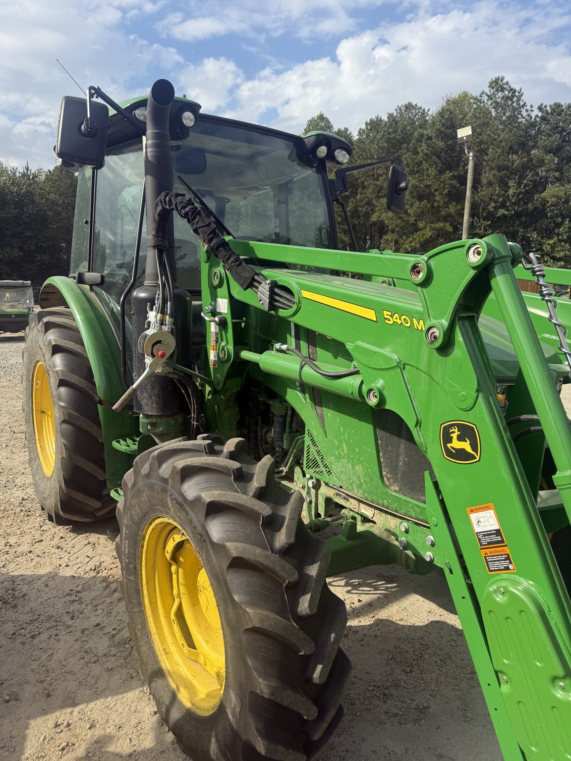 2022 John Deere 5100M Image 5