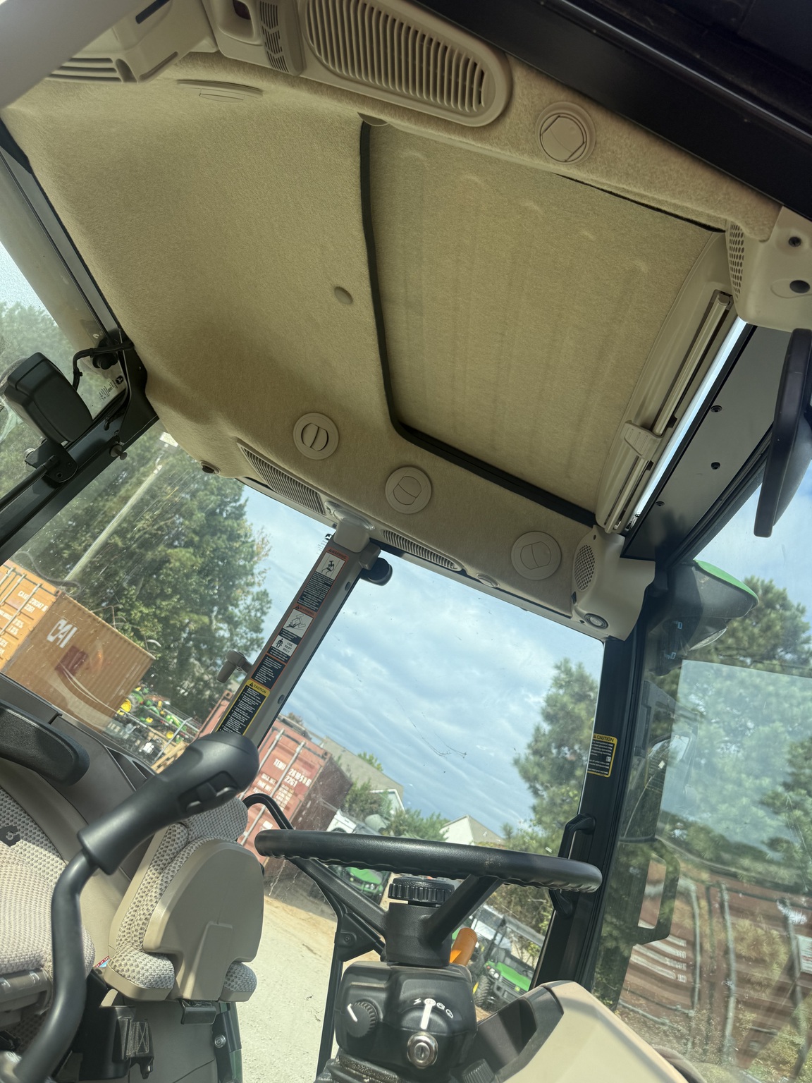 2022 John Deere 5100M Image 8