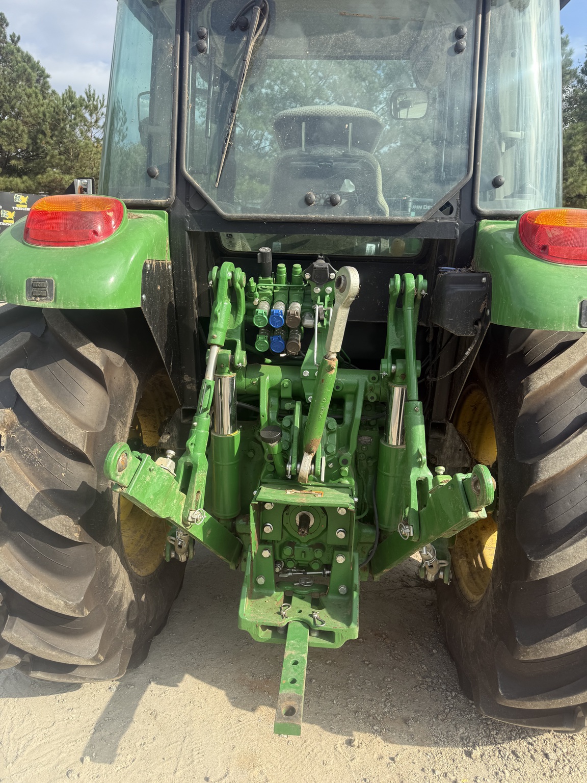 2022 John Deere 5100M Image 10