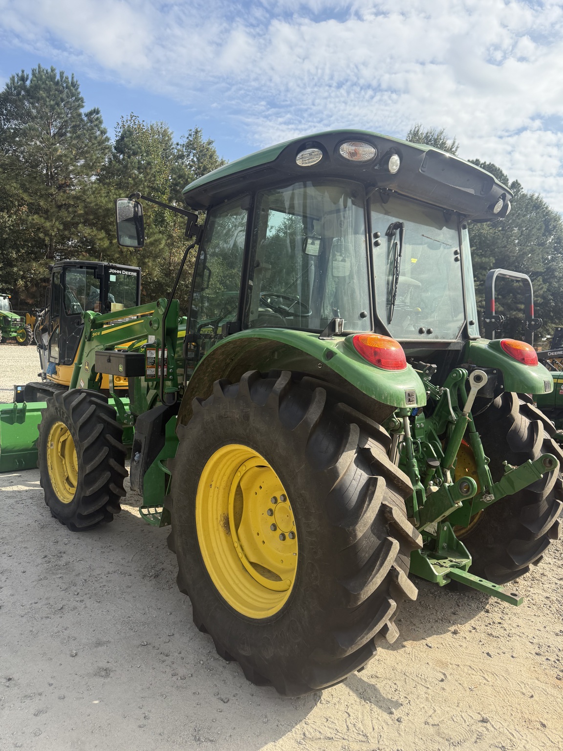 2022 John Deere 5100M Image 11