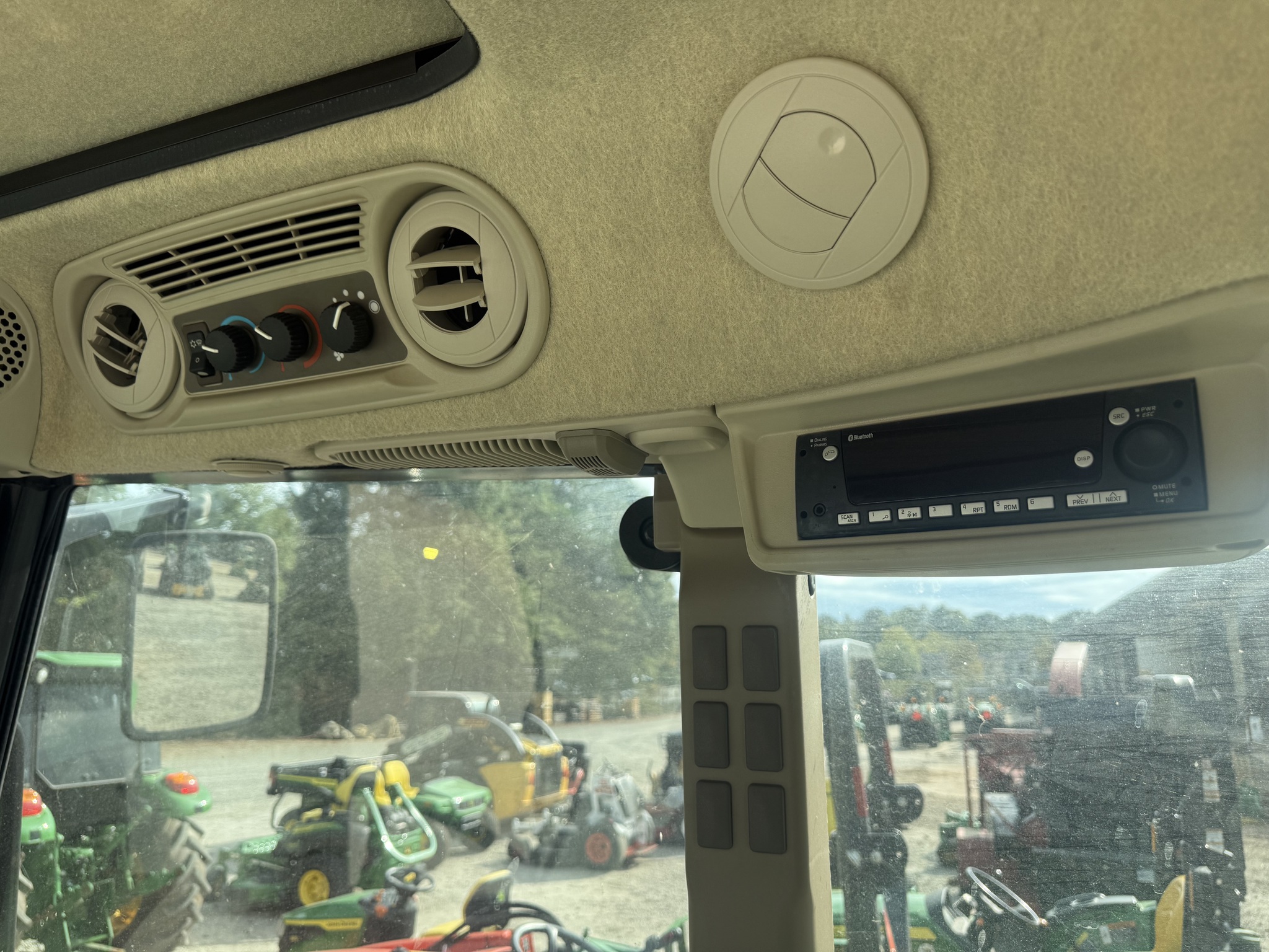 2022 John Deere 5100M Image 14