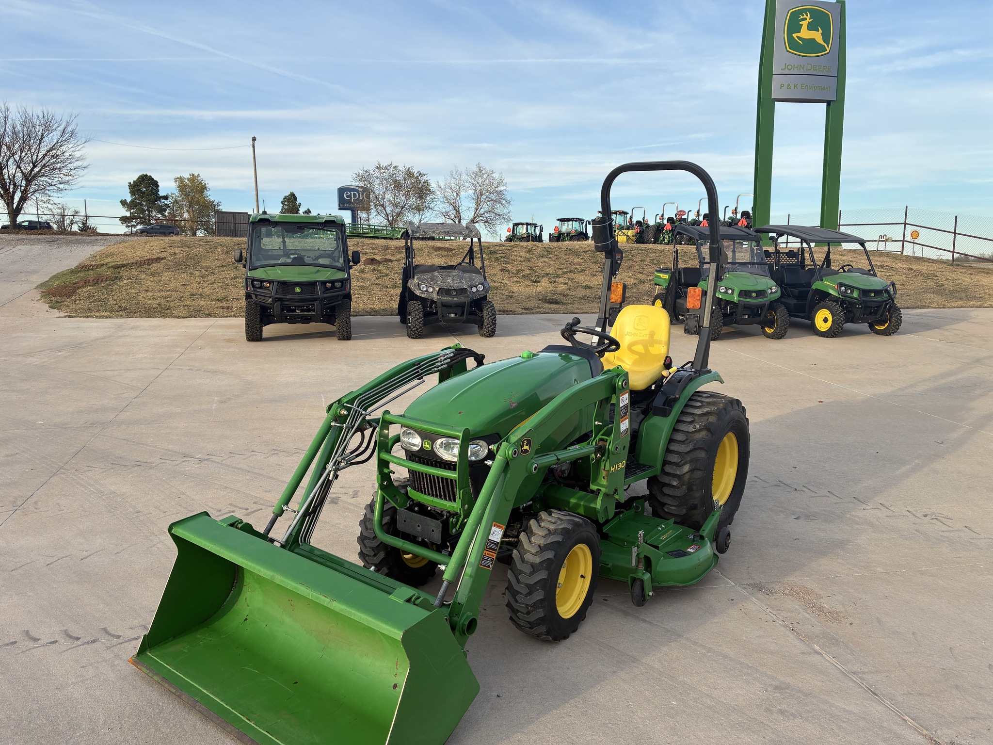 2015 John Deere 2032R Image 1