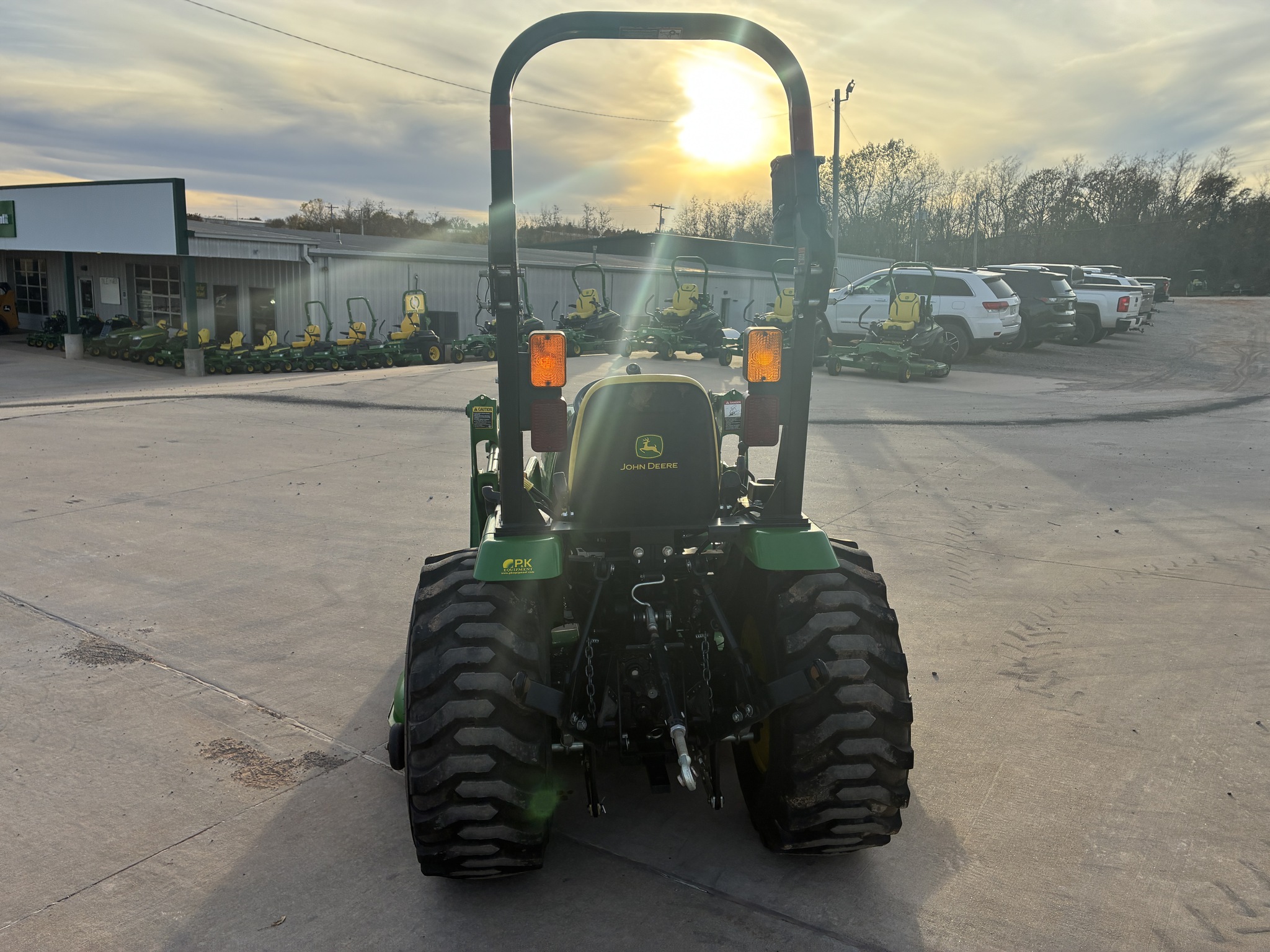 2015 John Deere 2032R Image 4