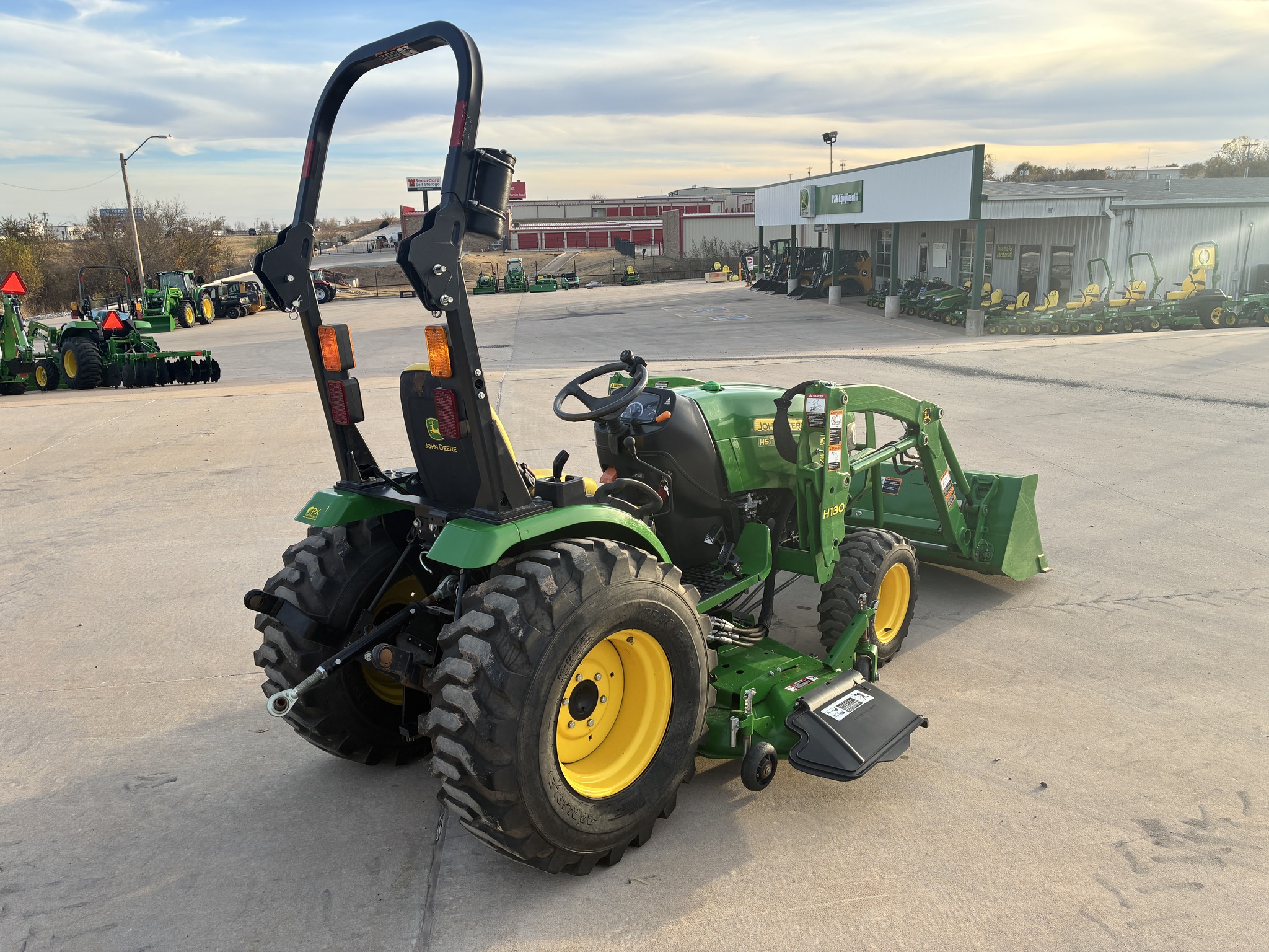 2015 John Deere 2032R Image 5