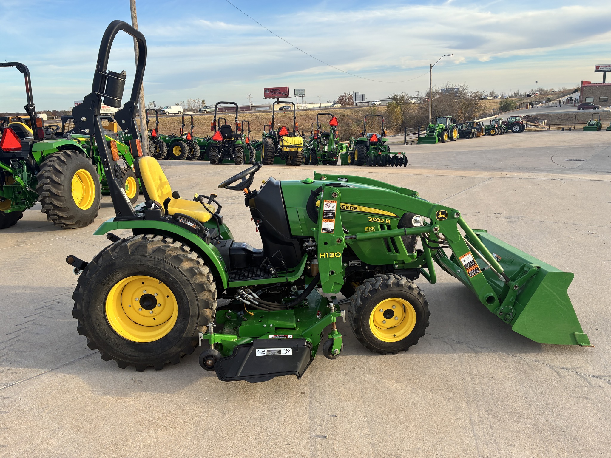 2015 John Deere 2032R Image 6