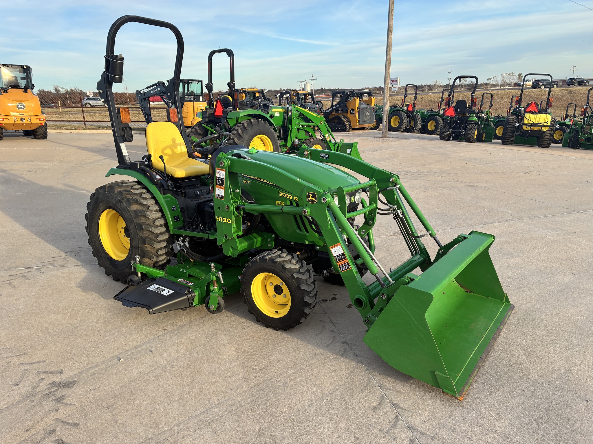 2015 John Deere 2032R Image 7