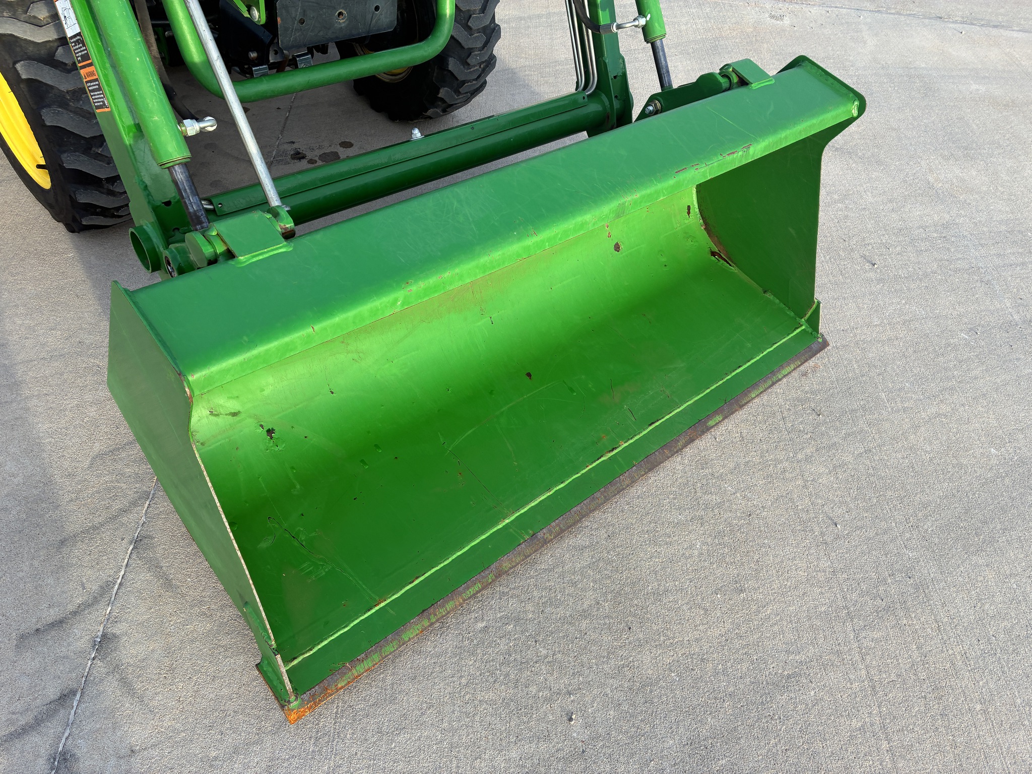 2015 John Deere 2032R Image 9