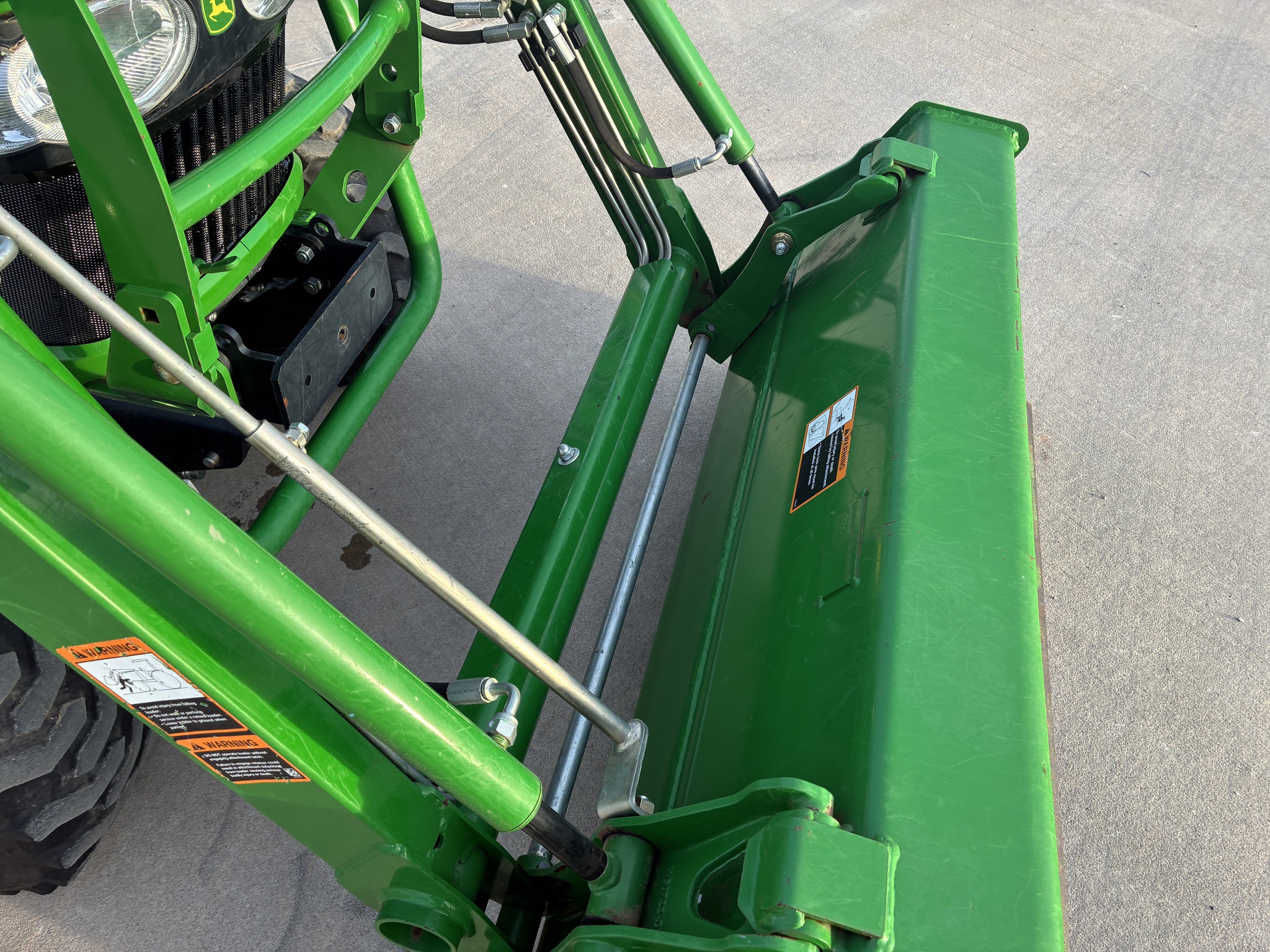 2015 John Deere 2032R Image 11