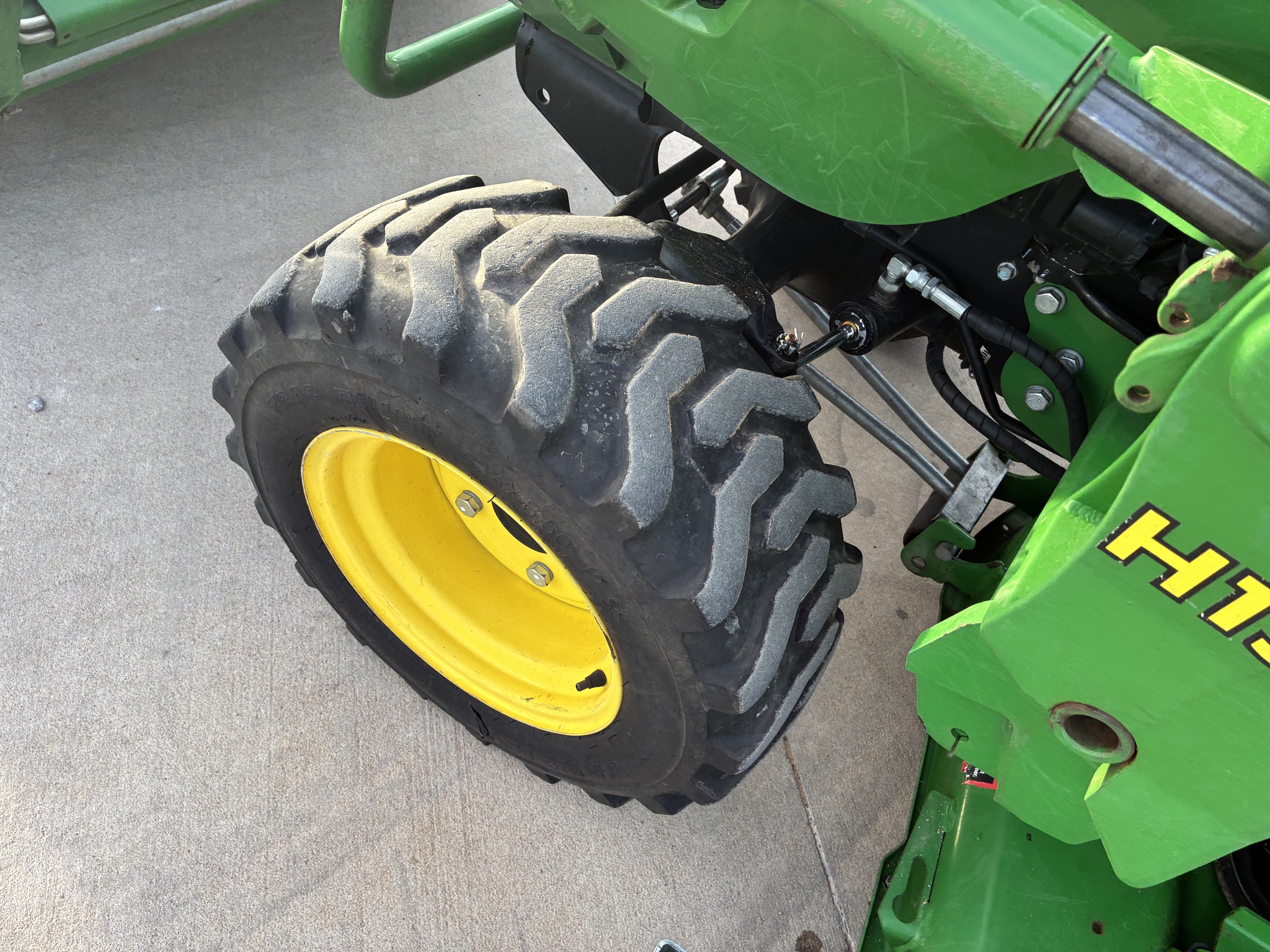 2015 John Deere 2032R Image 18