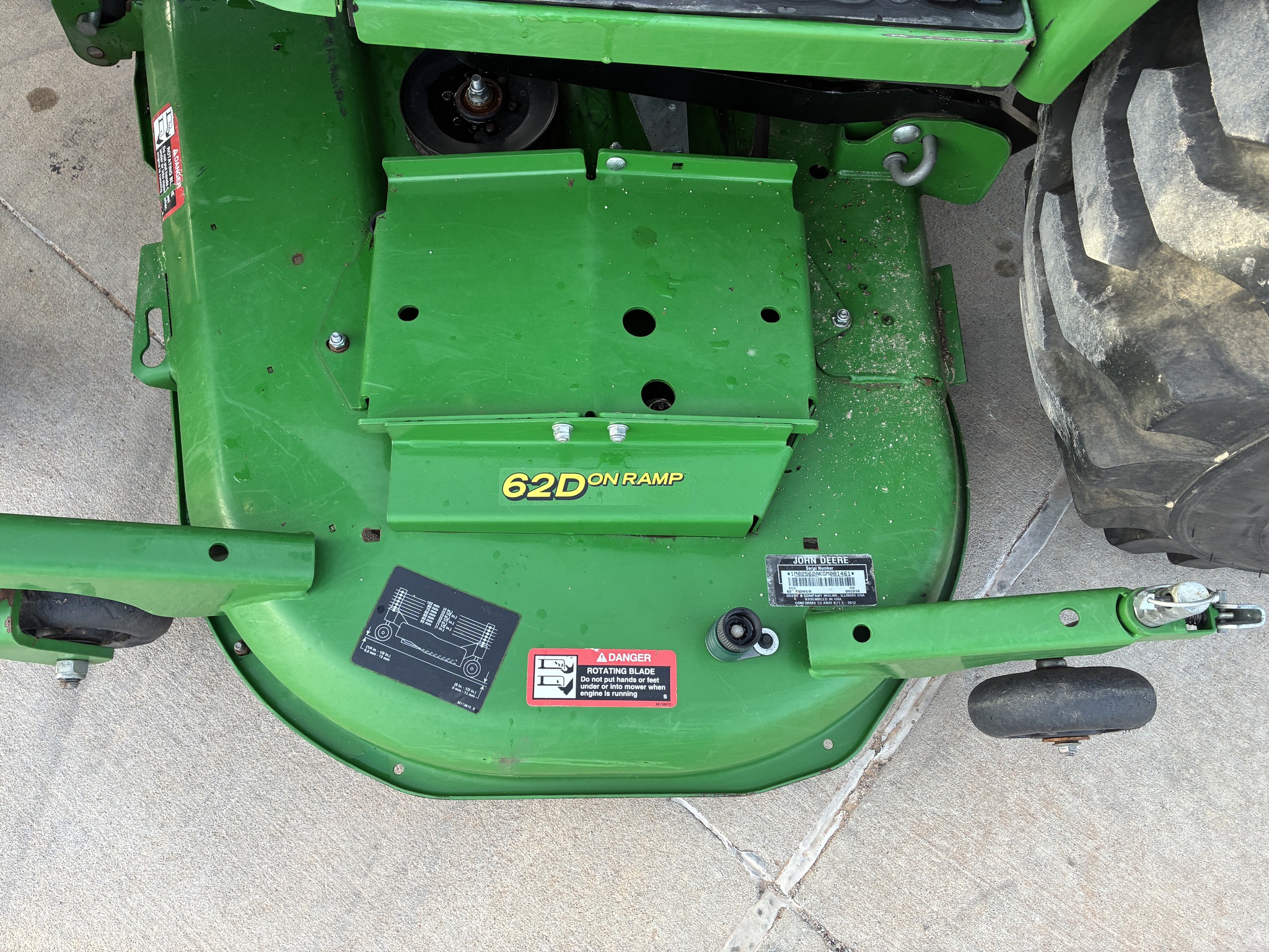 2015 John Deere 2032R Image 19