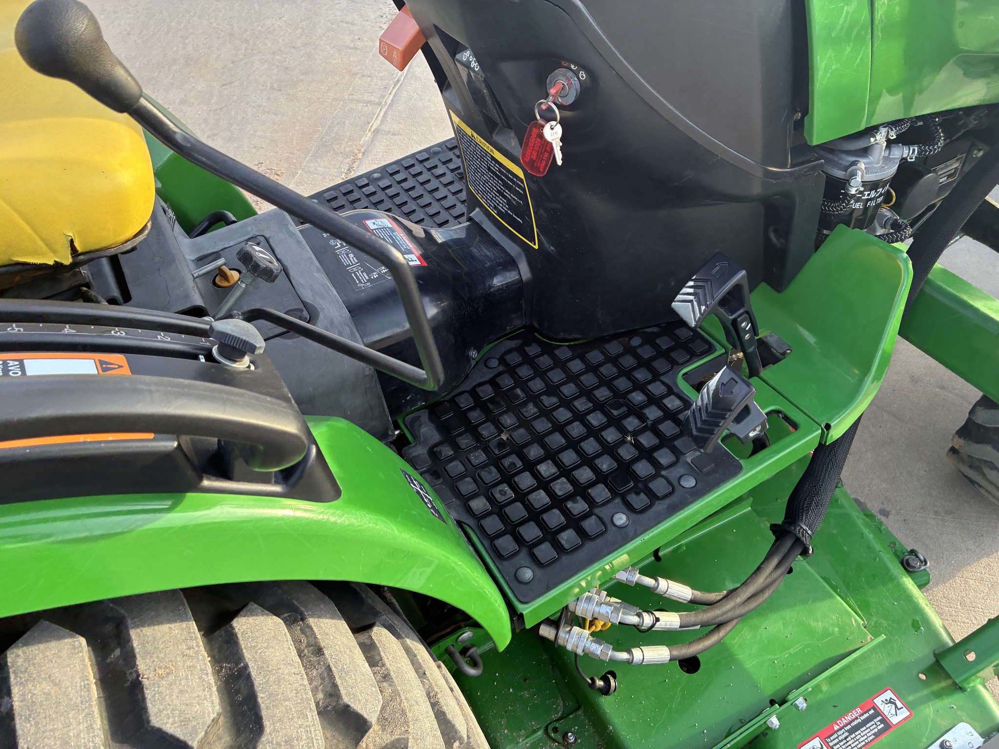 2015 John Deere 2032R Image 23