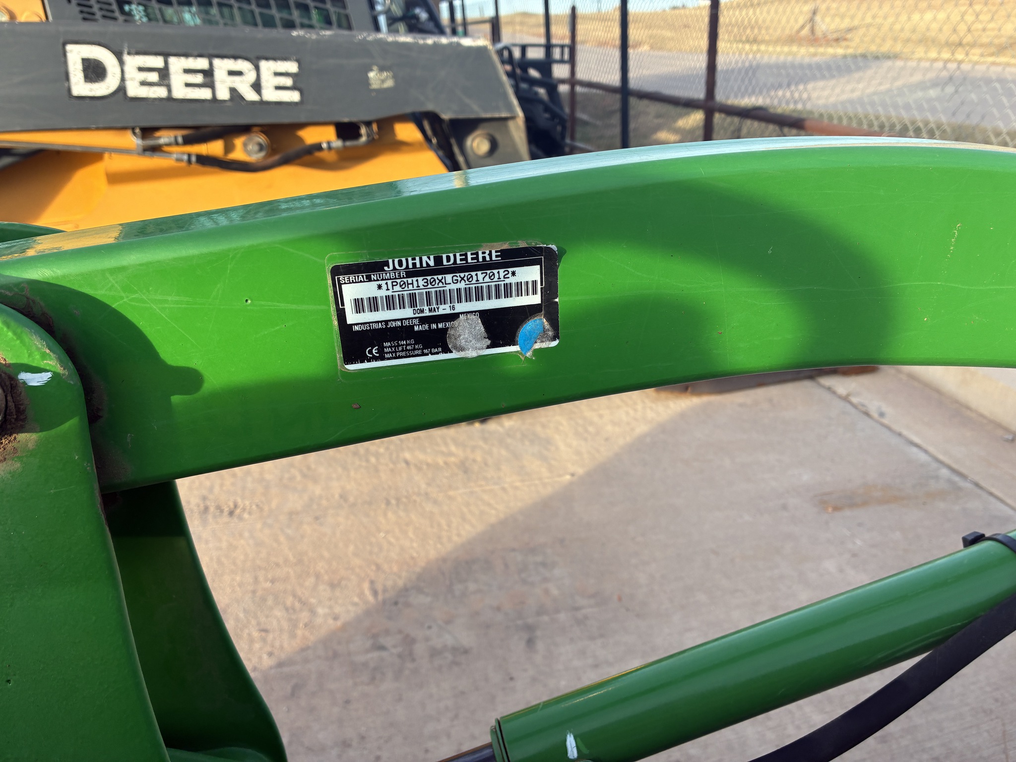 2015 John Deere 2032R Image 28