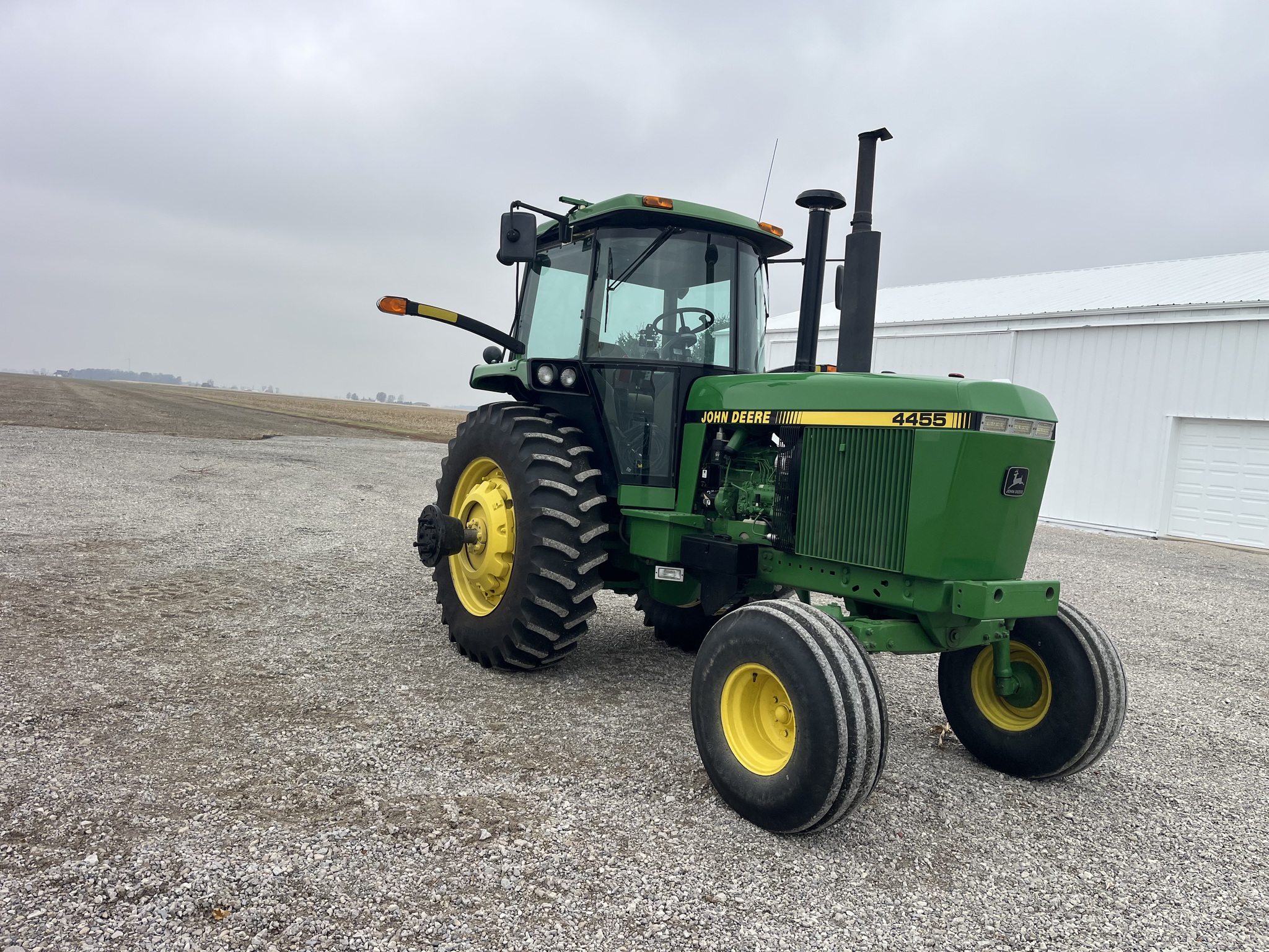 1990 John Deere 4455 Image 9