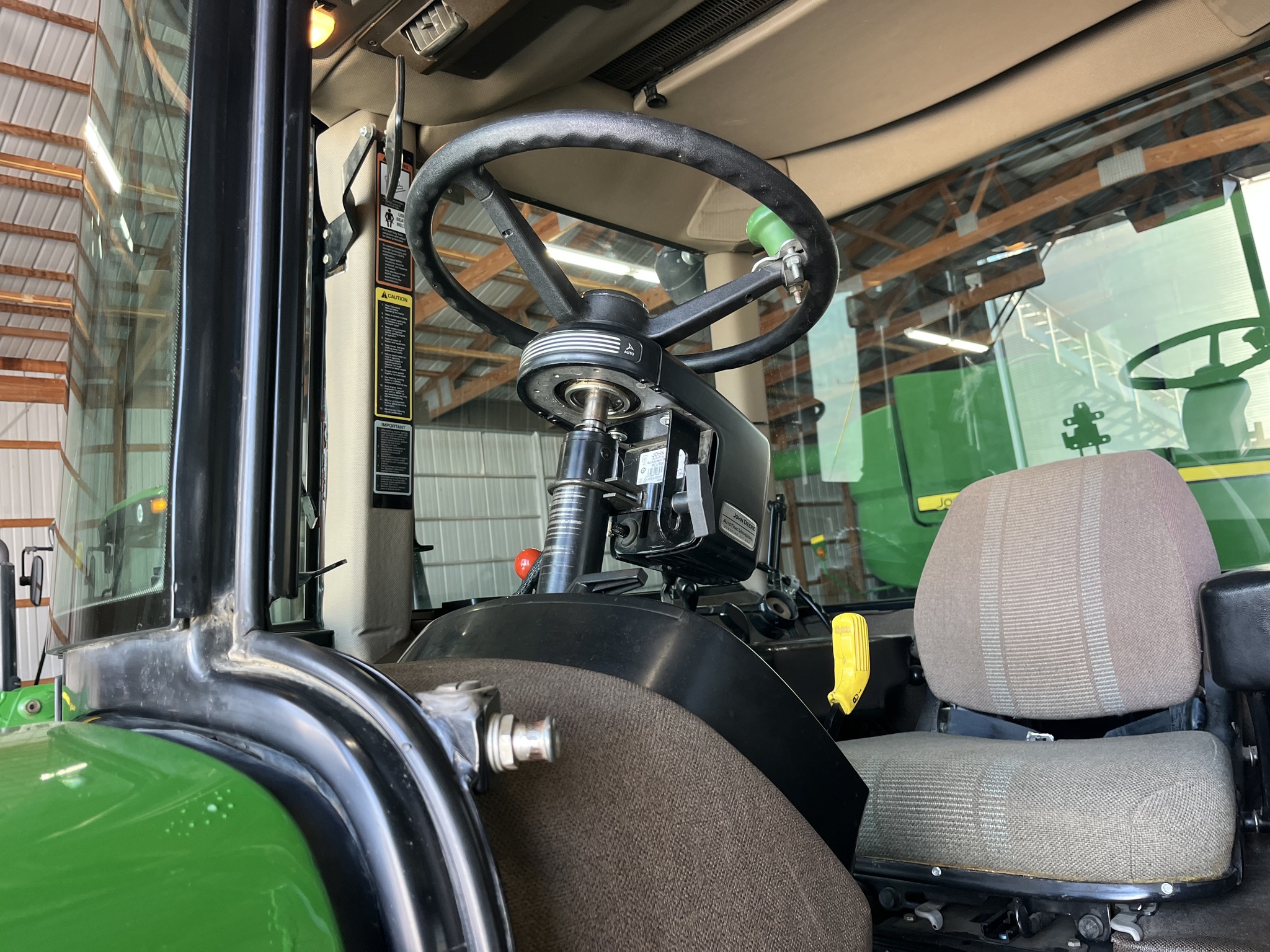 1990 John Deere 4455 Image 28