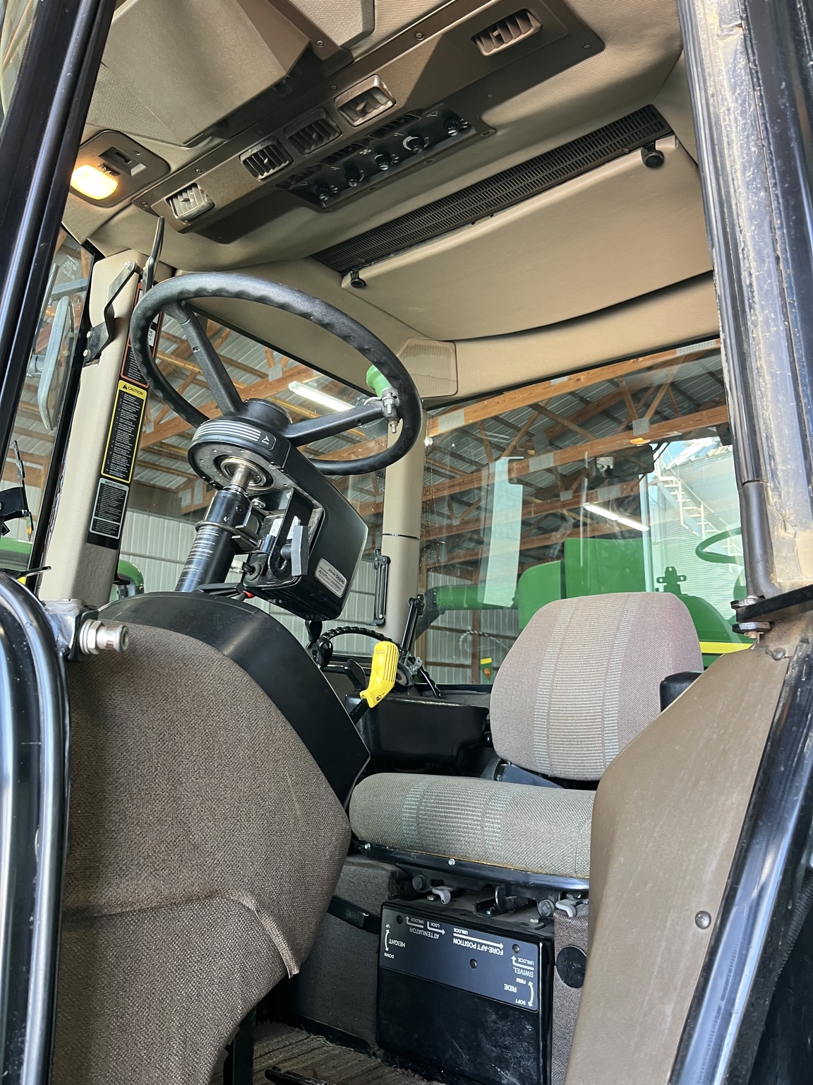 1990 John Deere 4455 Image 29