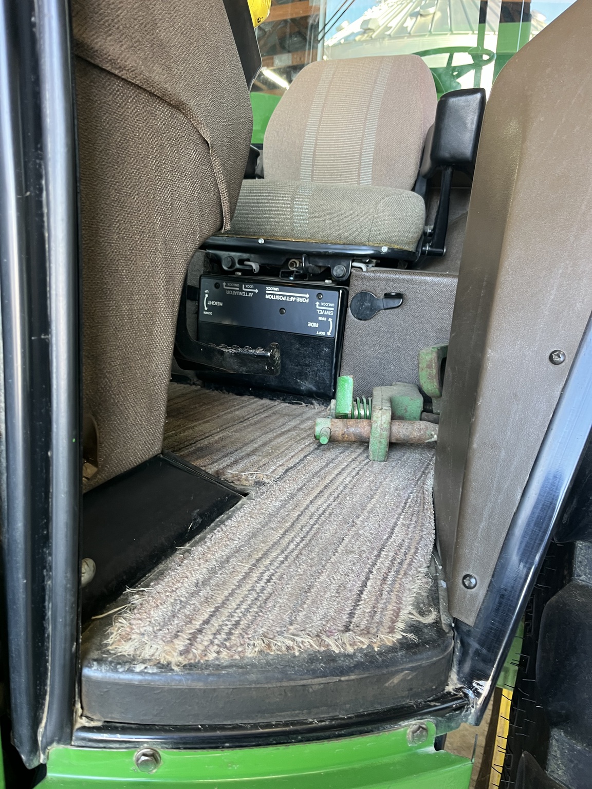 1990 John Deere 4455 Image 30