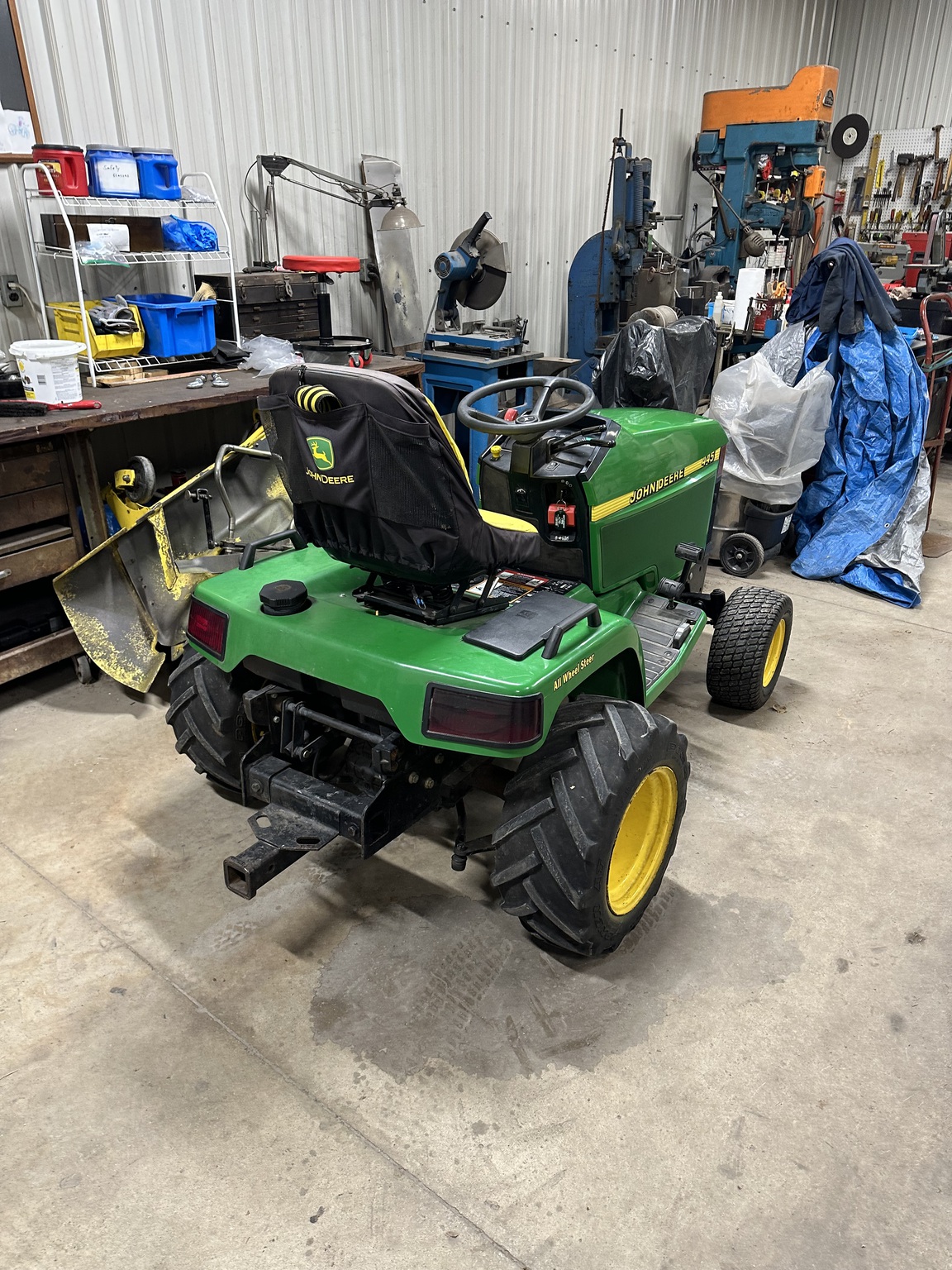 1999 John Deere 445 Image 9