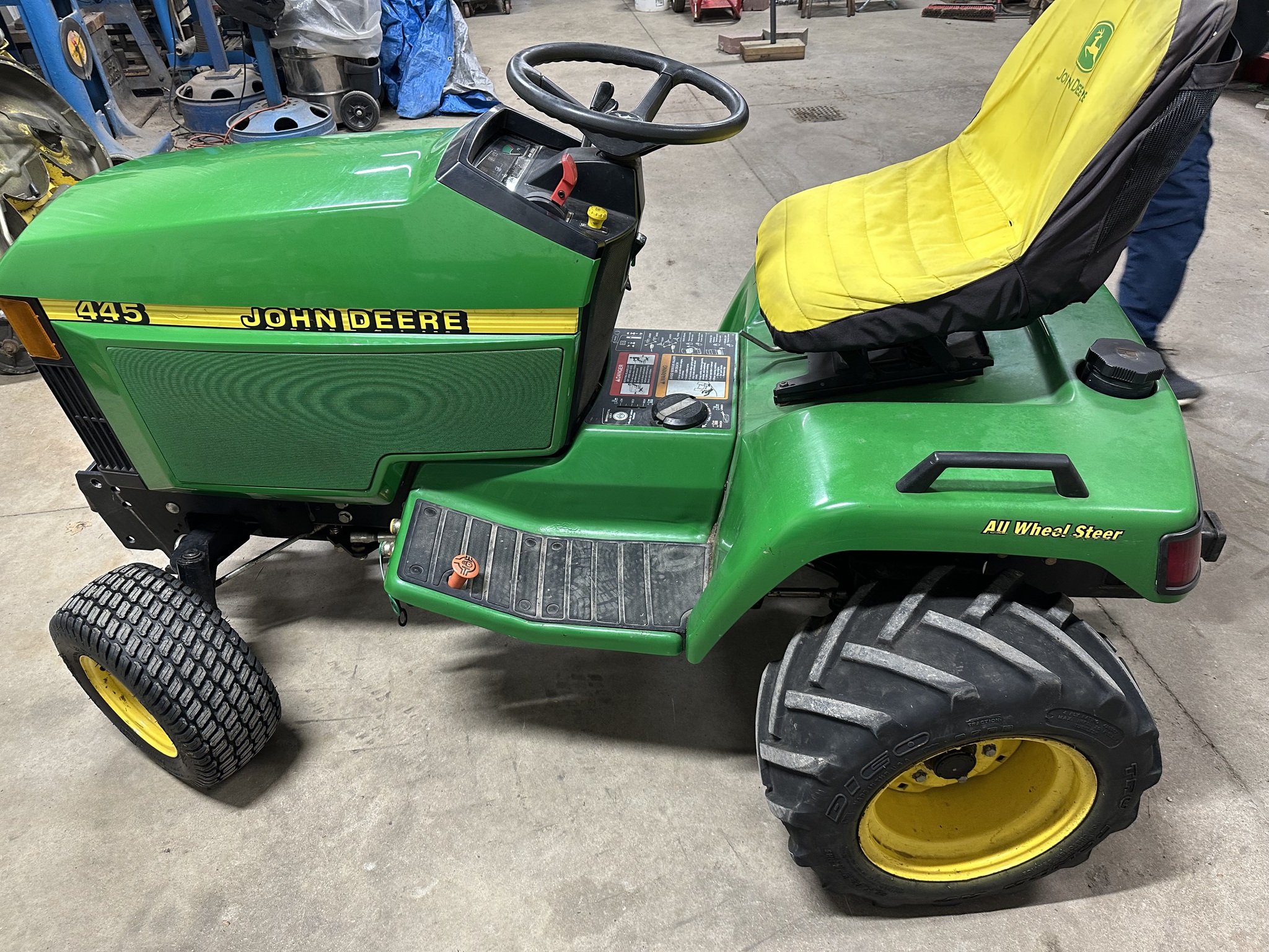 1999 John Deere 445 Image 3
