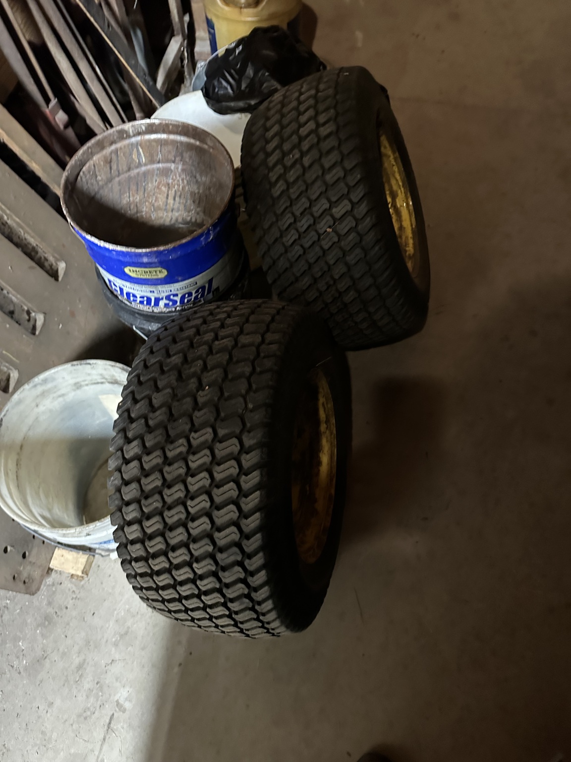 1999 John Deere 445 Image 17