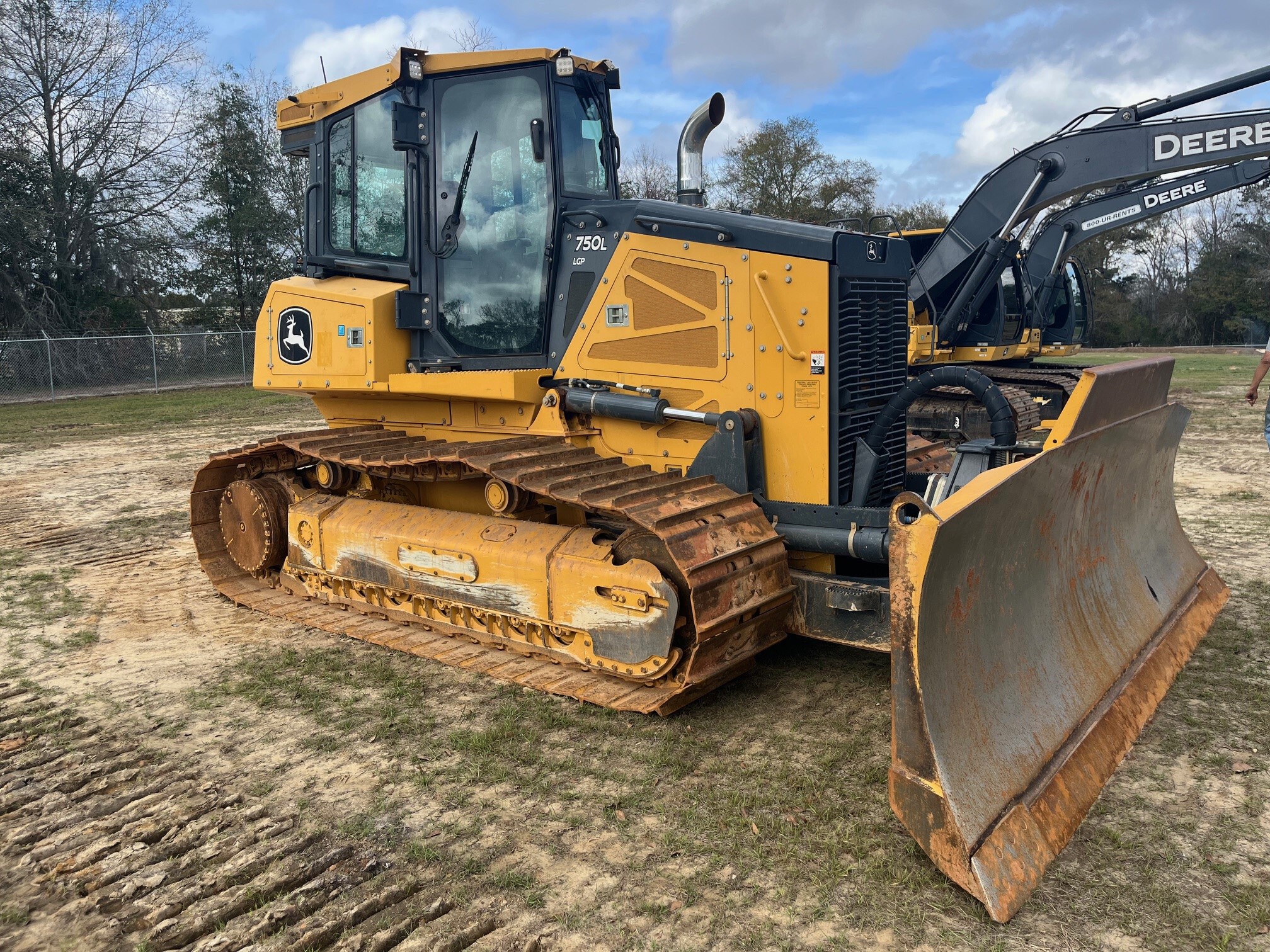 2022 John Deere 750L Image 1