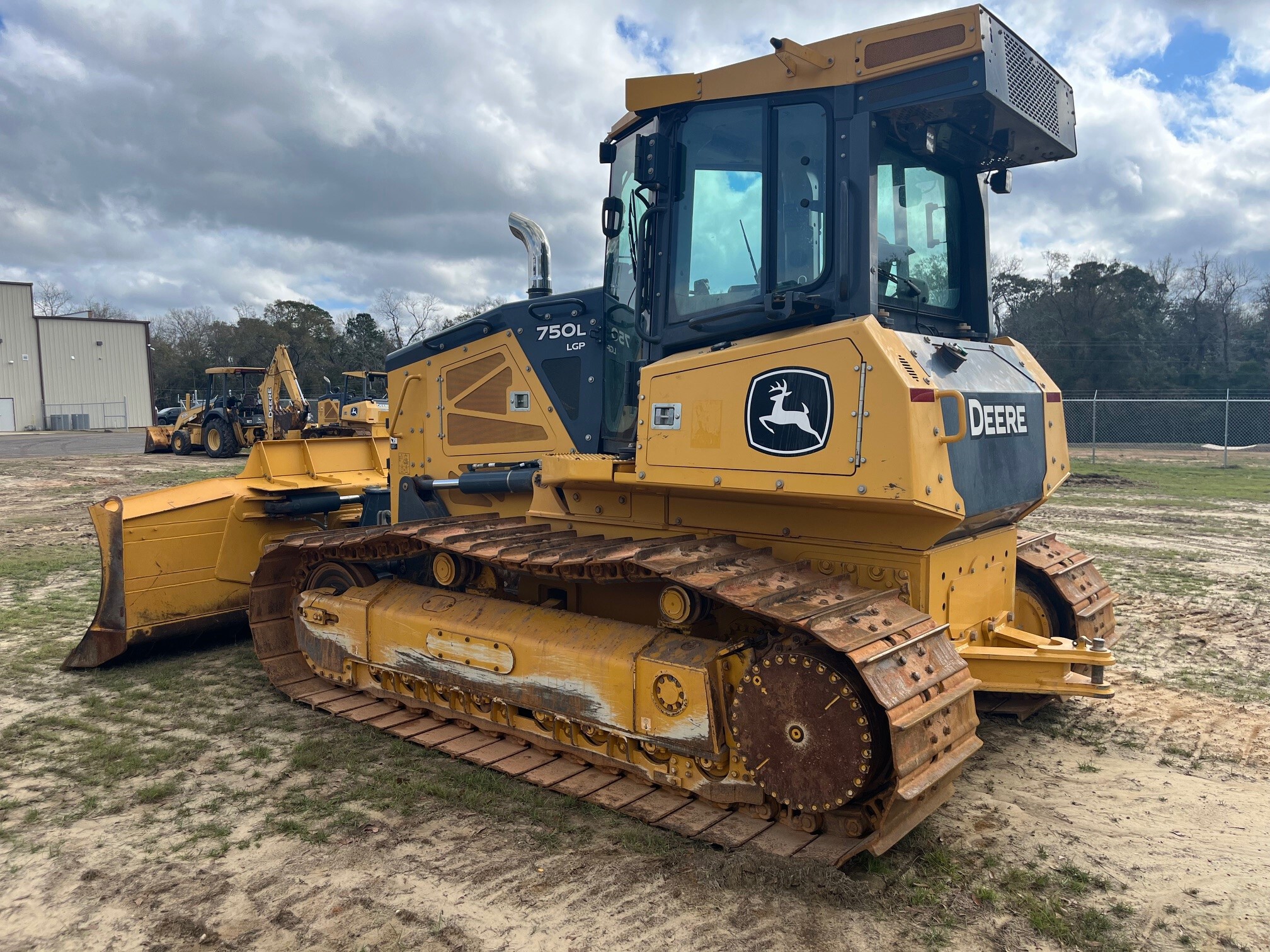 2022 John Deere 750L Image 3