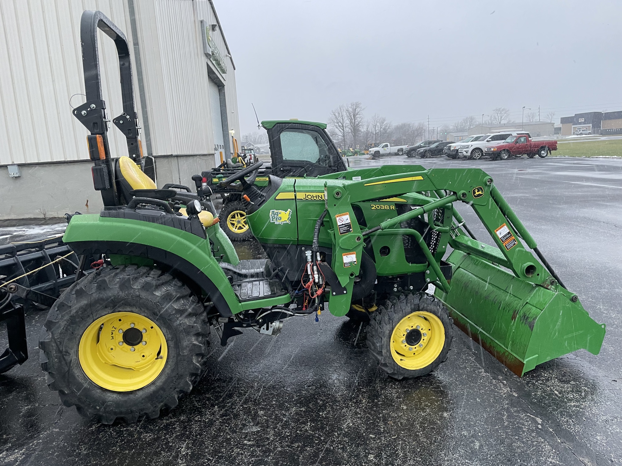 2021 John Deere 2038R Image 2