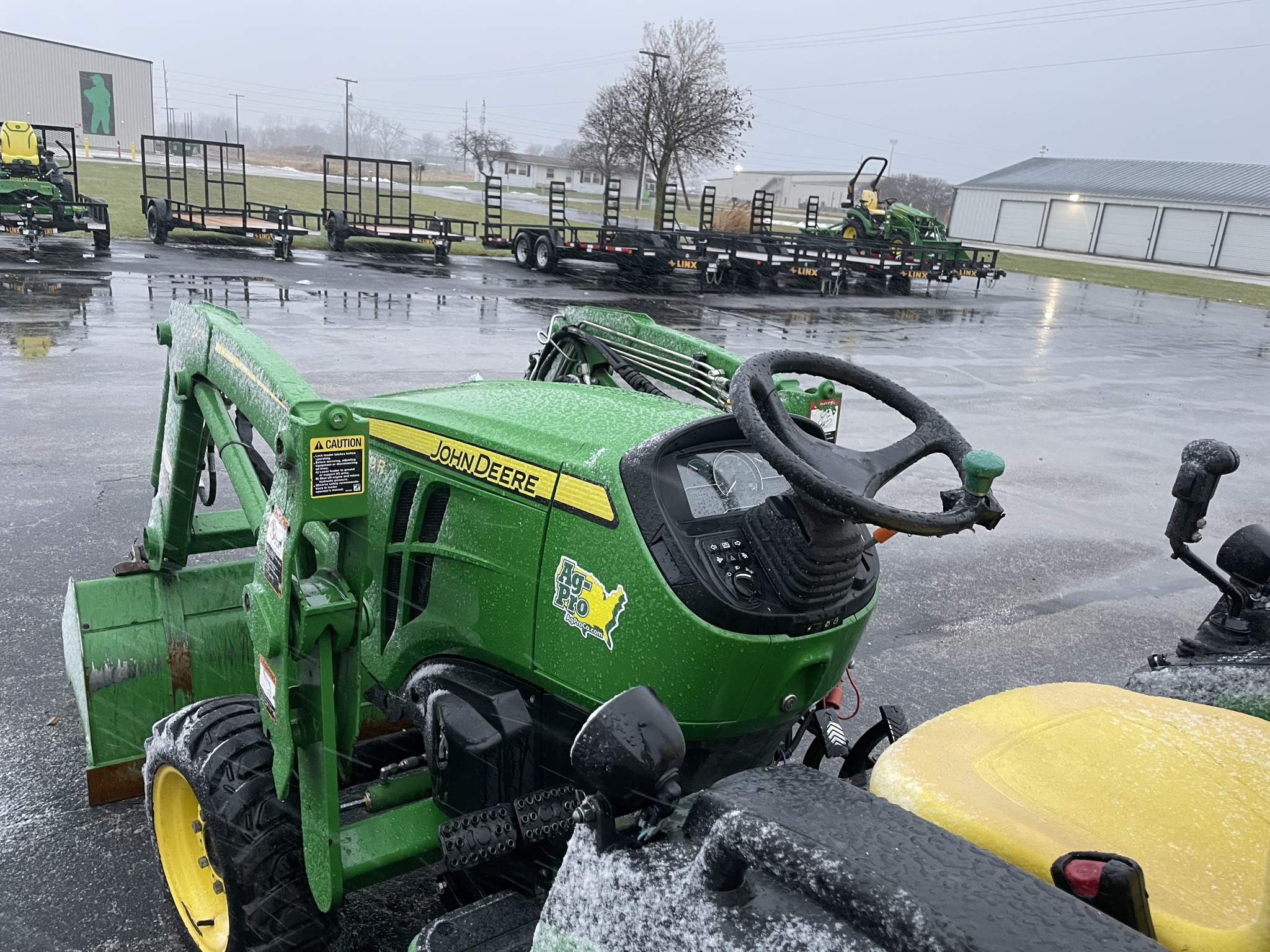 2021 John Deere 2038R Image 4