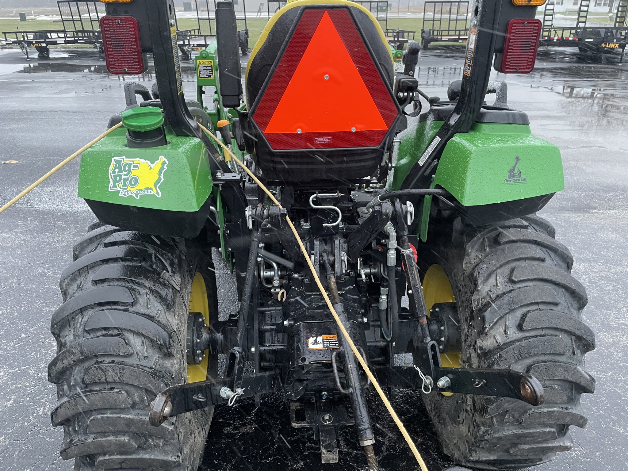 2021 John Deere 2038R Image 5