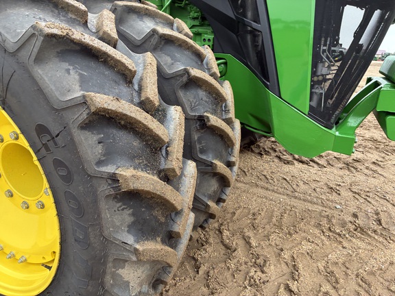 2025 John Deere 8R 370 - Photo15